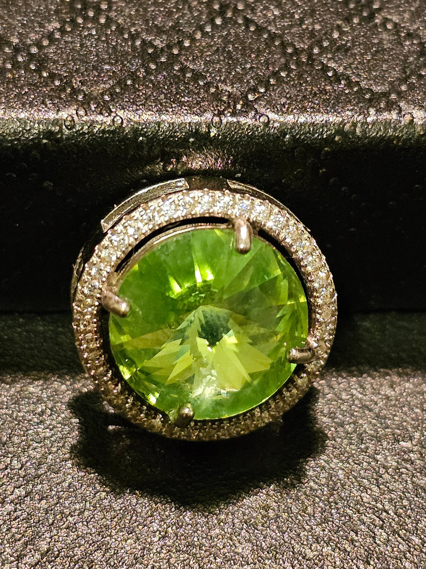 Pendentif en verre d'uranium en argent sterling neuf avec une pierre de verre d'uranium taille ronde vintage de 12 mm qui brille sous la lumière noire / UV