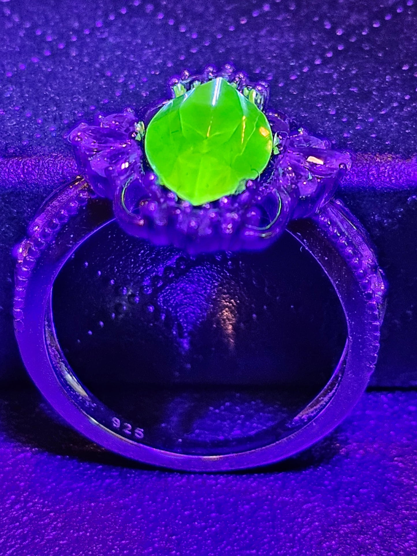 Bague en verre d'uranium taille marquise toutes tailles style Fleur de Lis argent sterling vintage pierre de verre d'uranium qui brille sous la lumière noire / UV