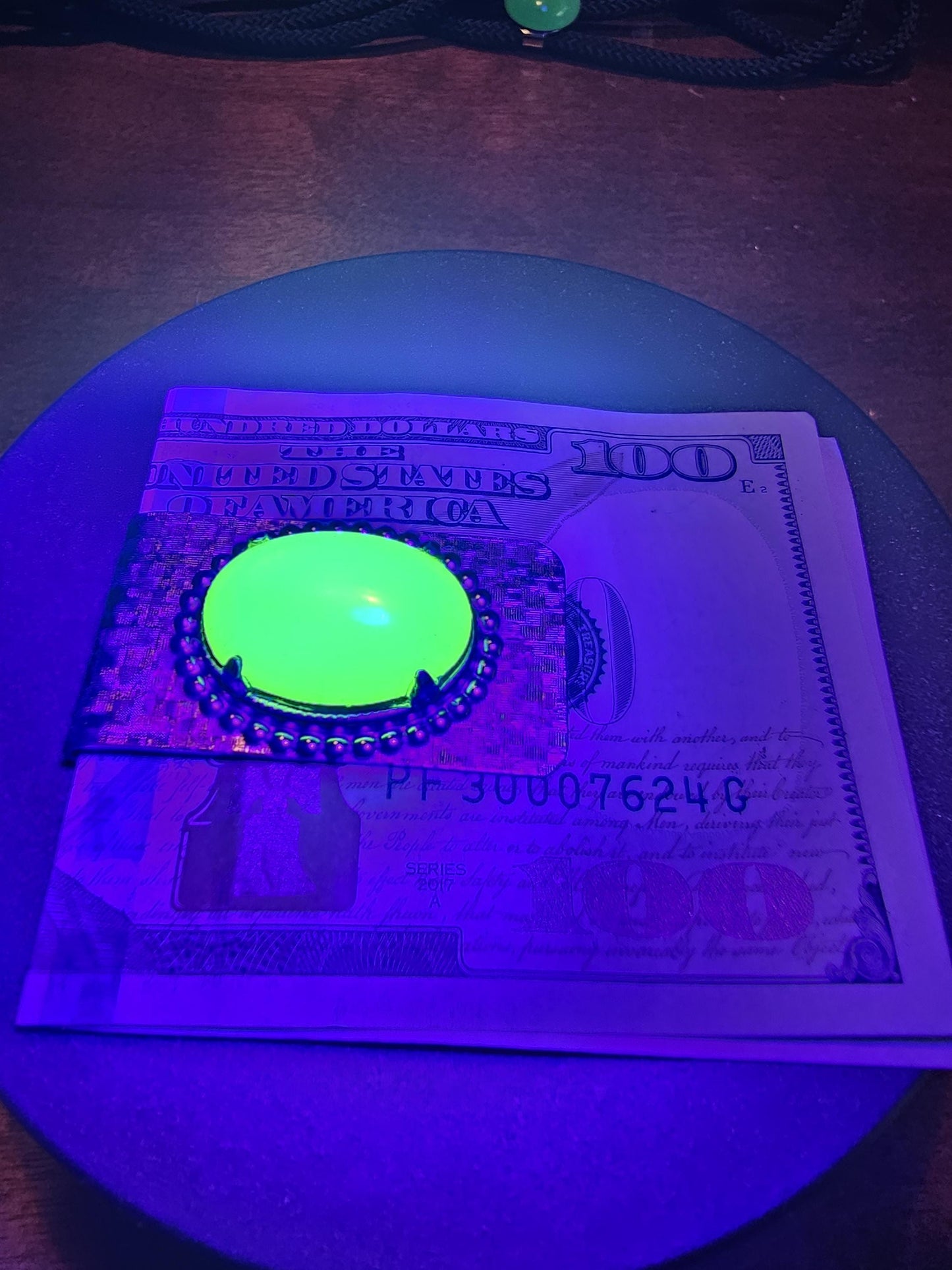 Uranium Glass Money Clip Gold or Silver 25x18 mm Oval cut Round top Cabochon cut vintage Uranium Glass stone that glows under black/UV light