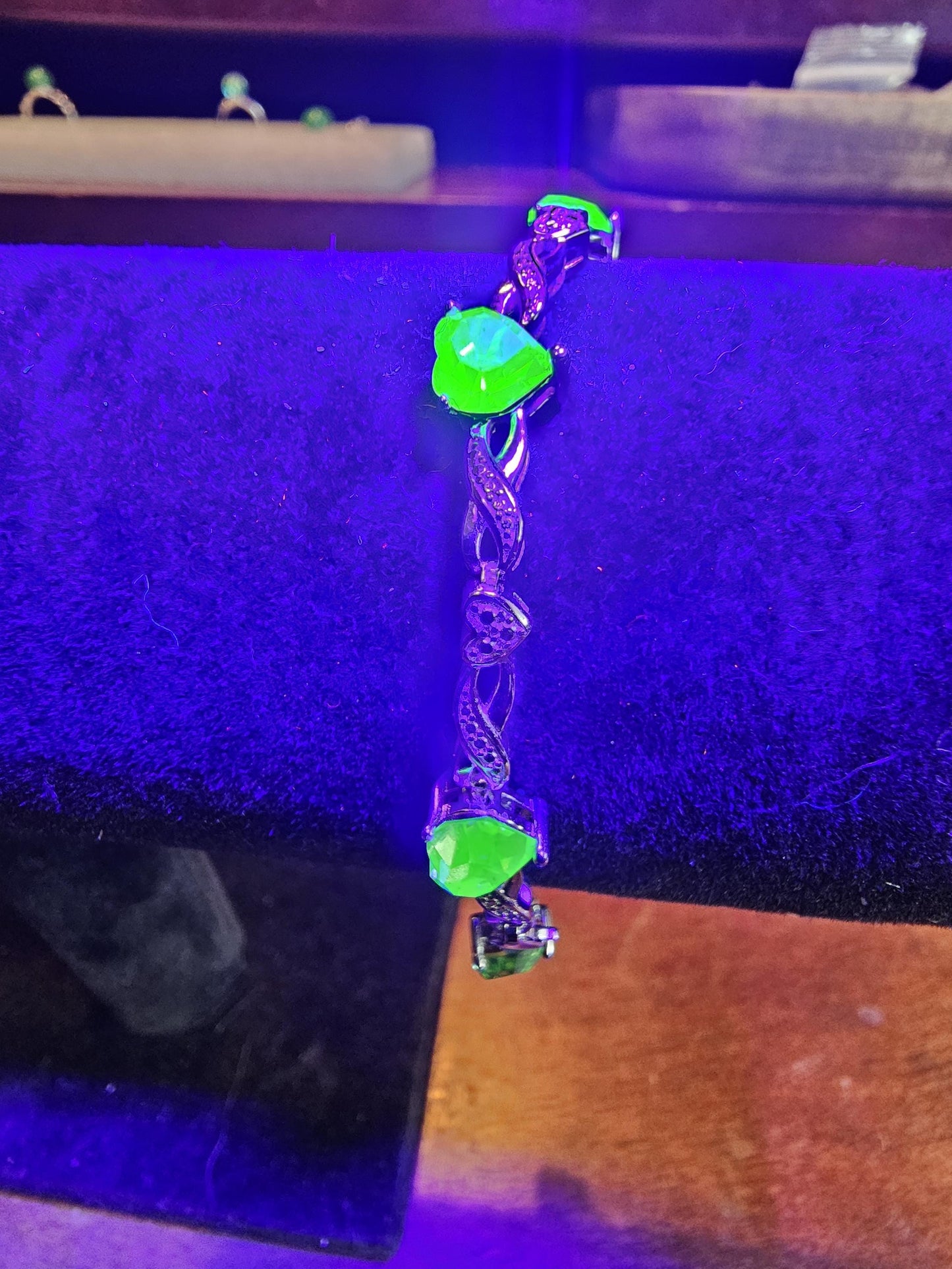 Uranium Glass Bracelet new Sterling Silver with 7 vintage Uranium glass Heart cut 6x6.5 mm stones that glow under black / UV light