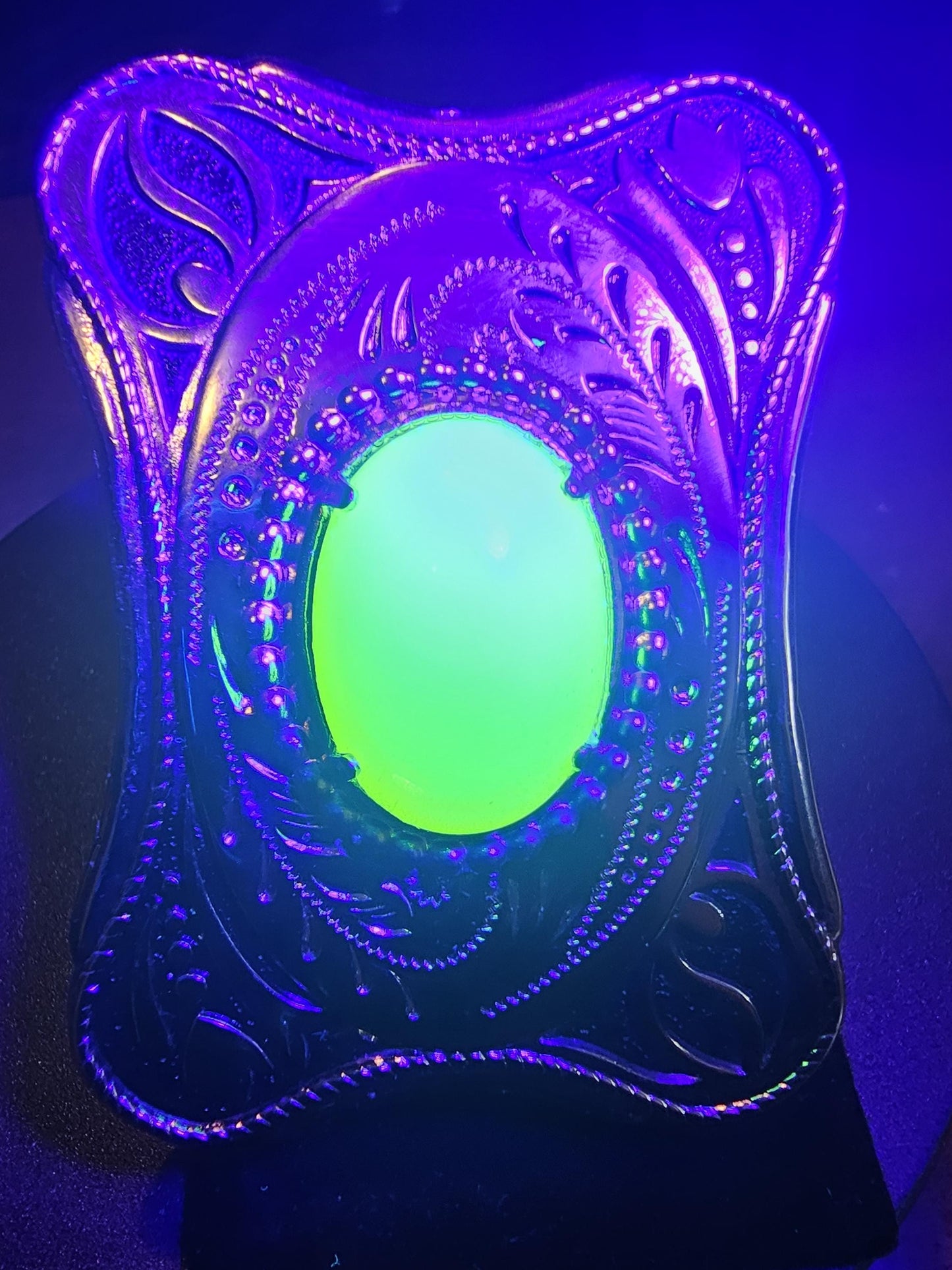 Uranium Glass Belt Buckle large 25x18 mm Oval cut Round top Cabochon cut vintage Uranium Glass stone that glows under black / UV light