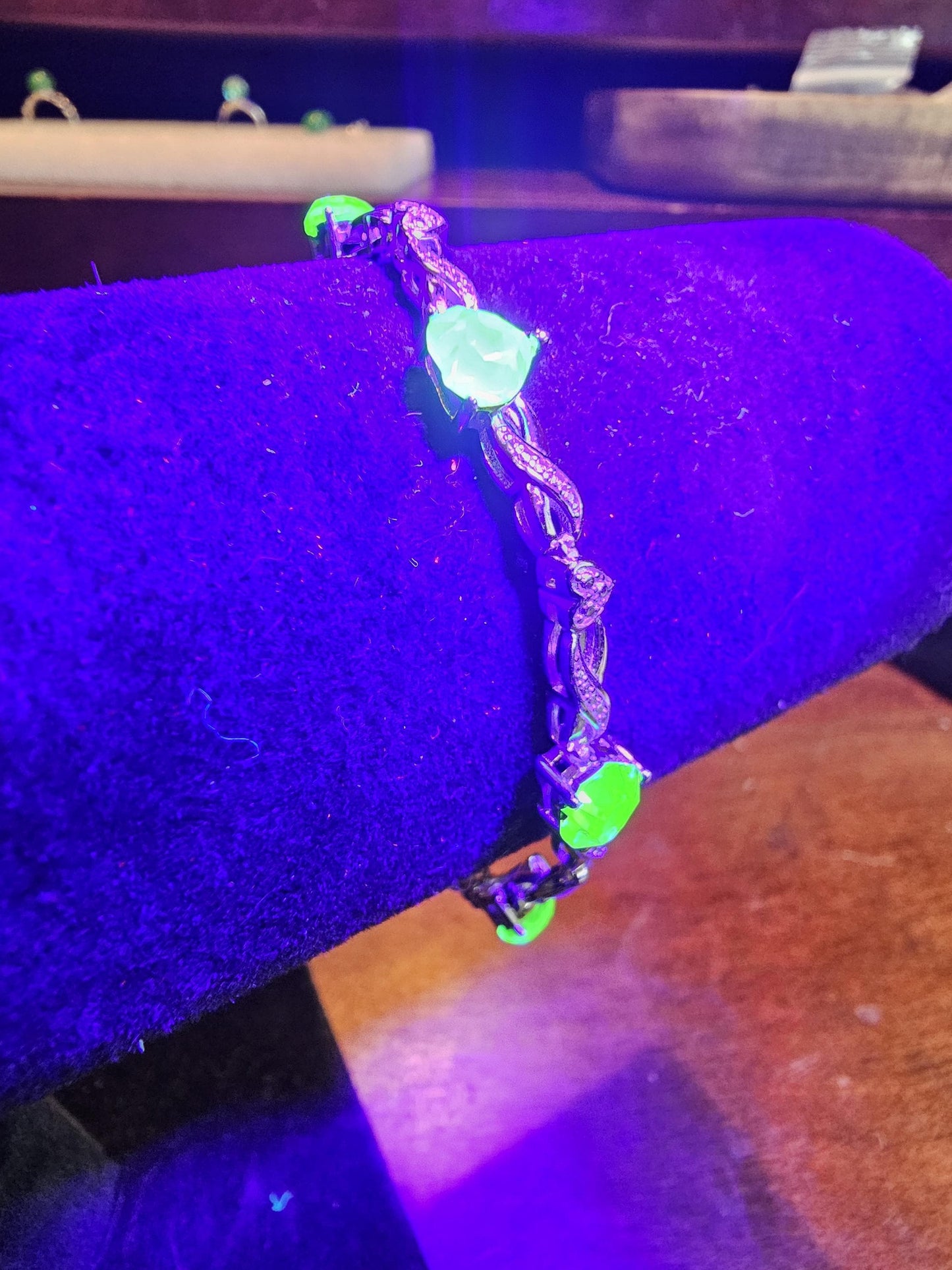 Uranium Glass Bracelet new Sterling Silver with 7 vintage Uranium glass Heart cut 6x6.5 mm stones that glow under black / UV light