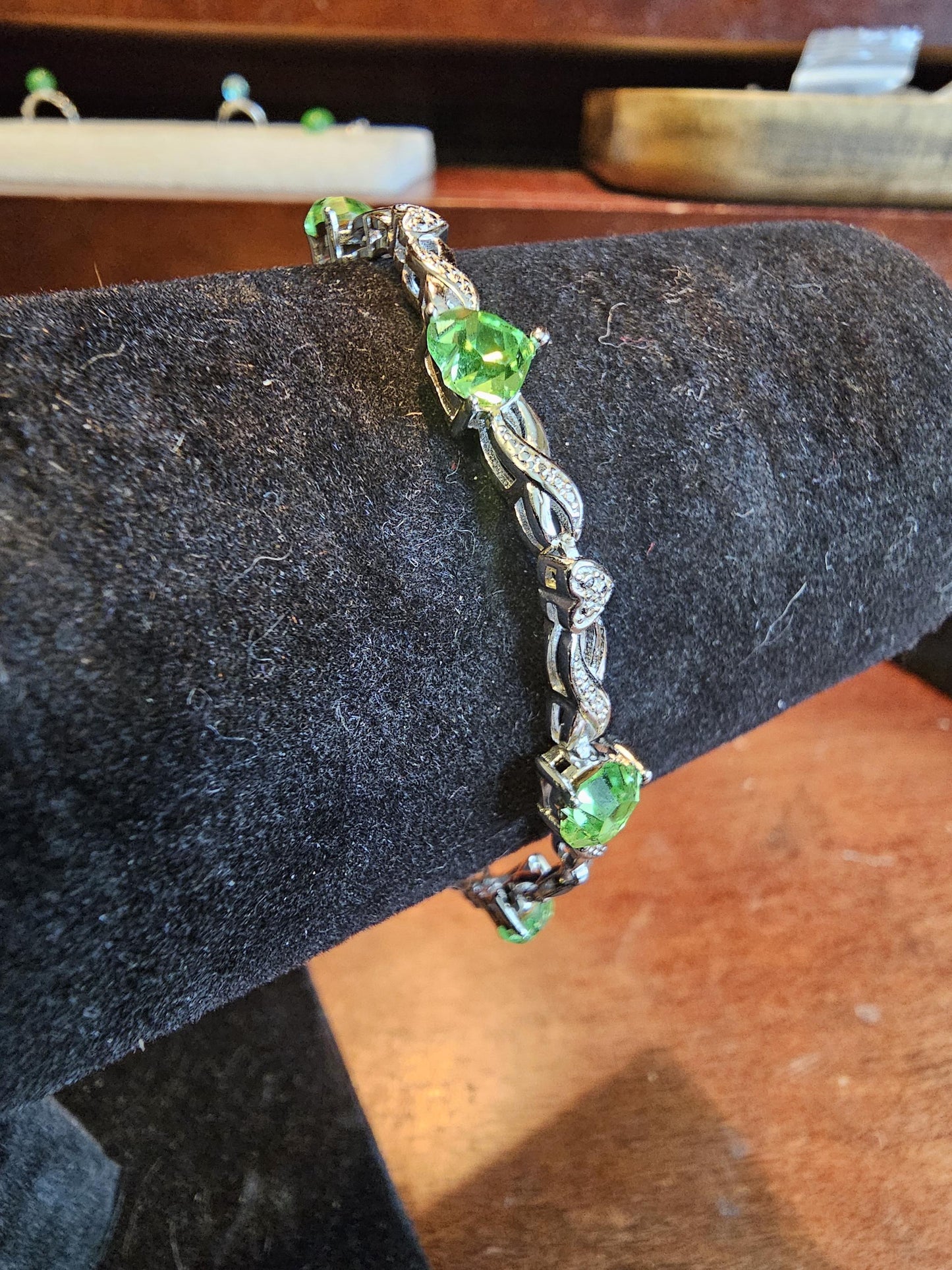Uranium Glass Bracelet new Sterling Silver with 7 vintage Uranium glass Heart cut 6x6.5 mm stones that glow under black / UV light