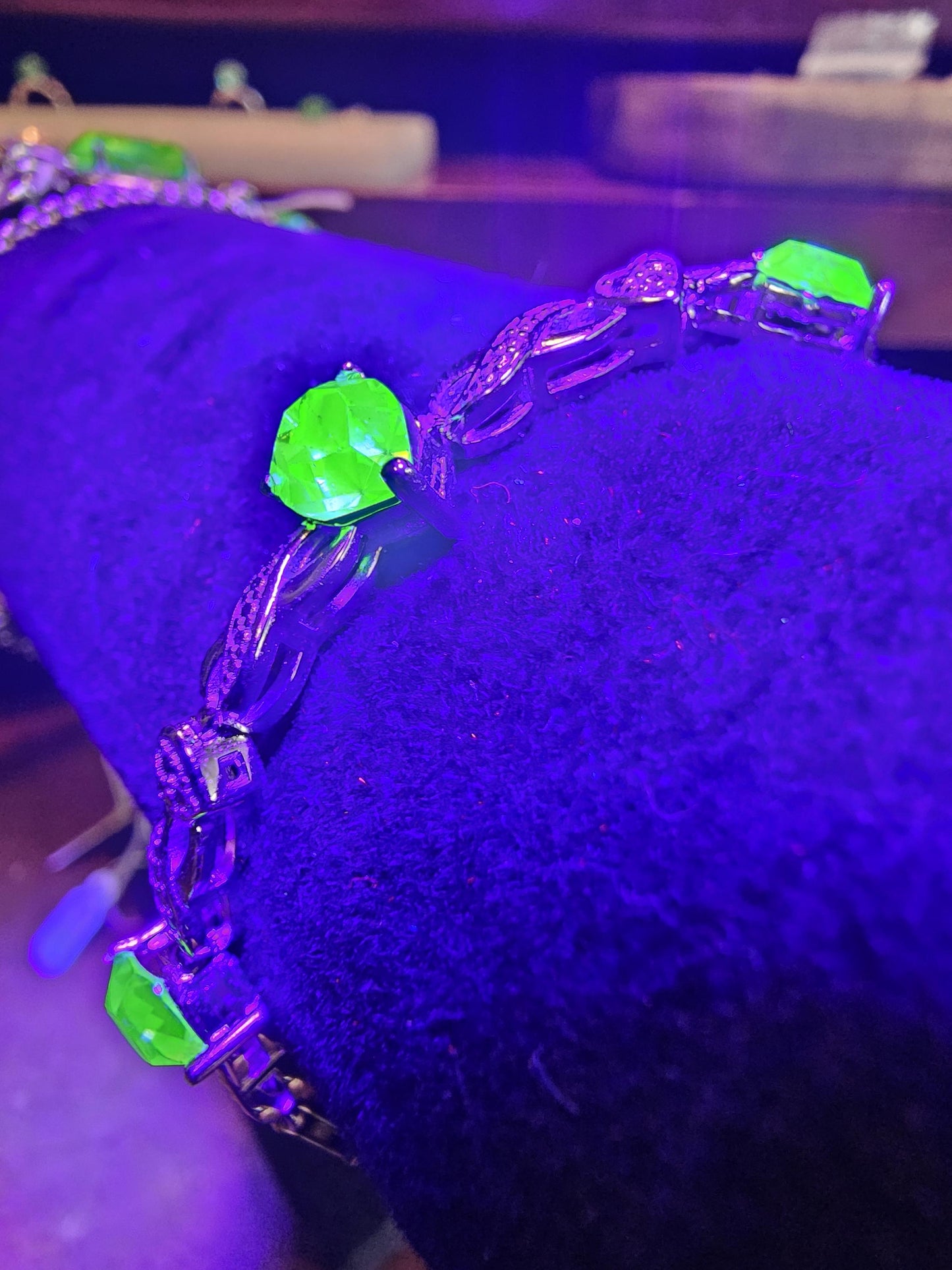 Uranium Glass Bracelet new Sterling Silver with 7 vintage Uranium glass Heart cut 6x6.5 mm stones that glow under black / UV light