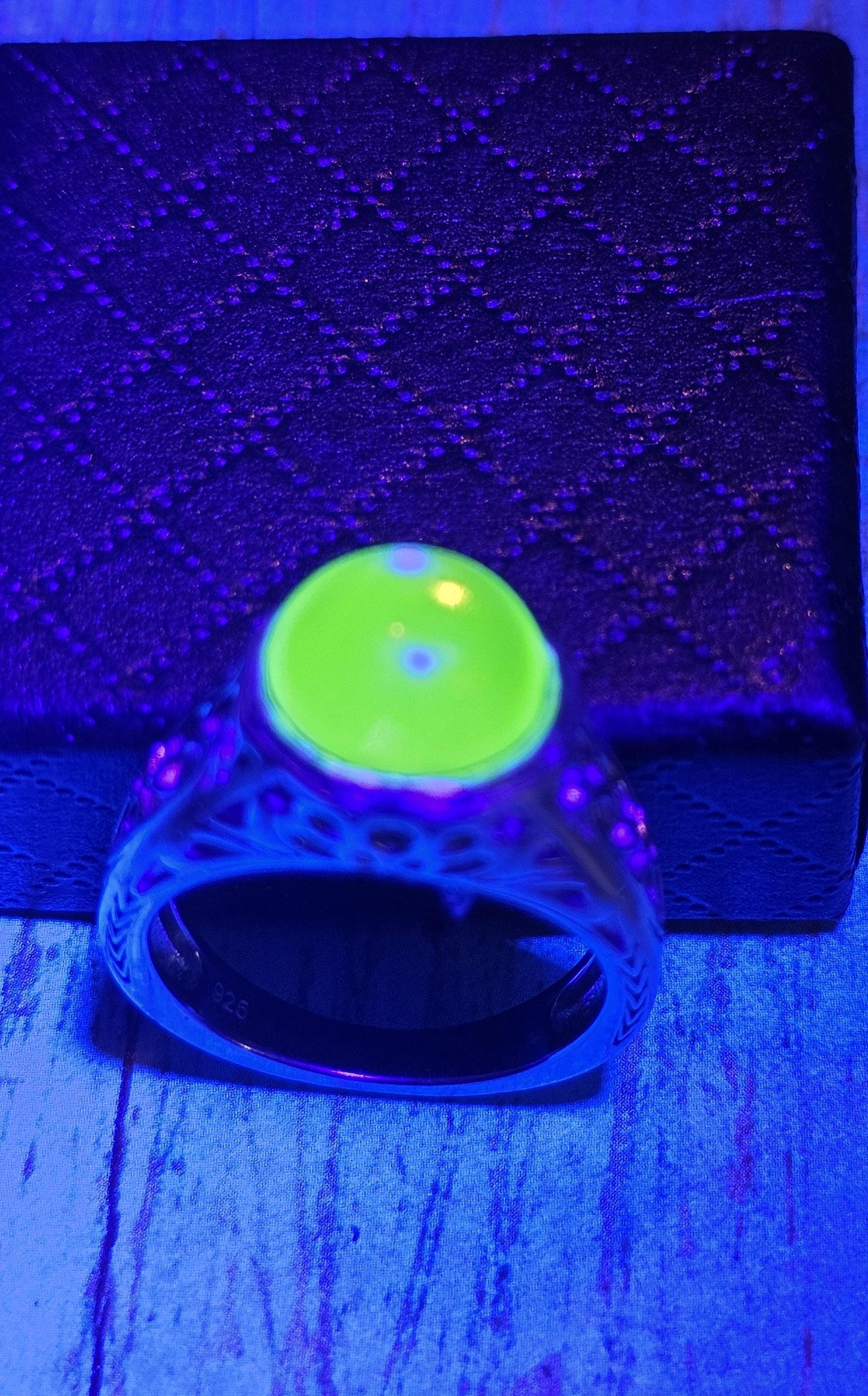 Uranium Glass Ring READ DESCRIPTION Sterling Silver with vintage Cabochon cut Round top Uranium glass stone that glows under black/UV light