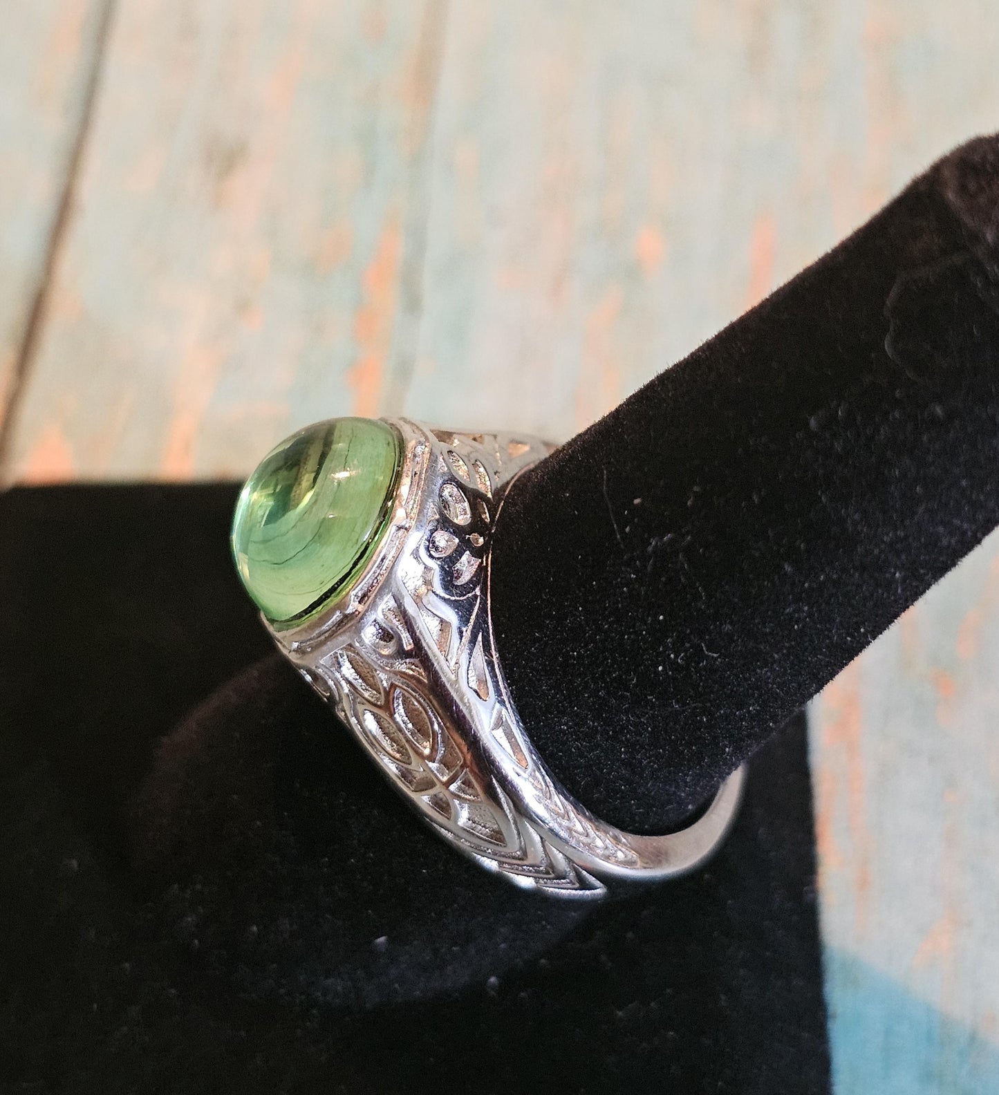 Uranium Glass Ring READ DESCRIPTION Sterling Silver with vintage Cabochon cut Round top Uranium glass stone that glows under black/UV light