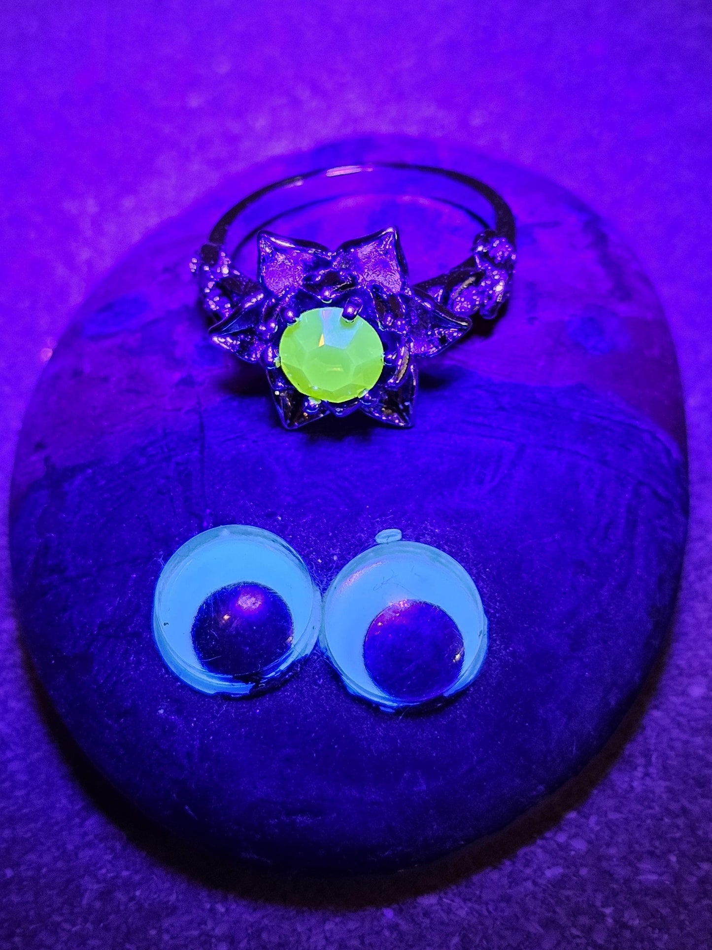 Uranium Glass Round cut Ring Flower style new Sterling Silver size 7 vintage Yellow Uranium glass stone that glows under black / UV light