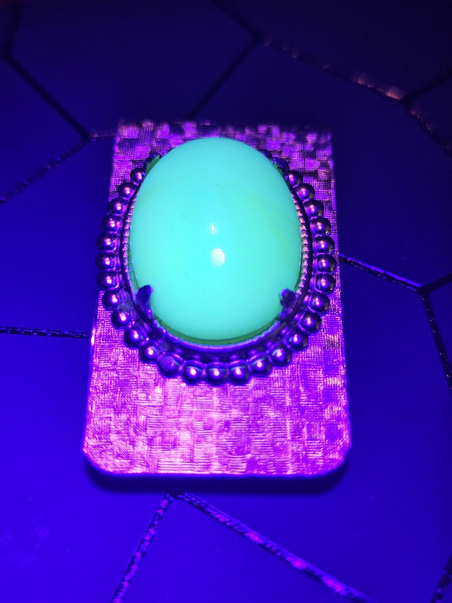 Uranium Glass Money Clip Gold or Silver 25x18 mm Oval cut Round top Cabochon cut vintage Uranium Glass stone that glows under black/UV light