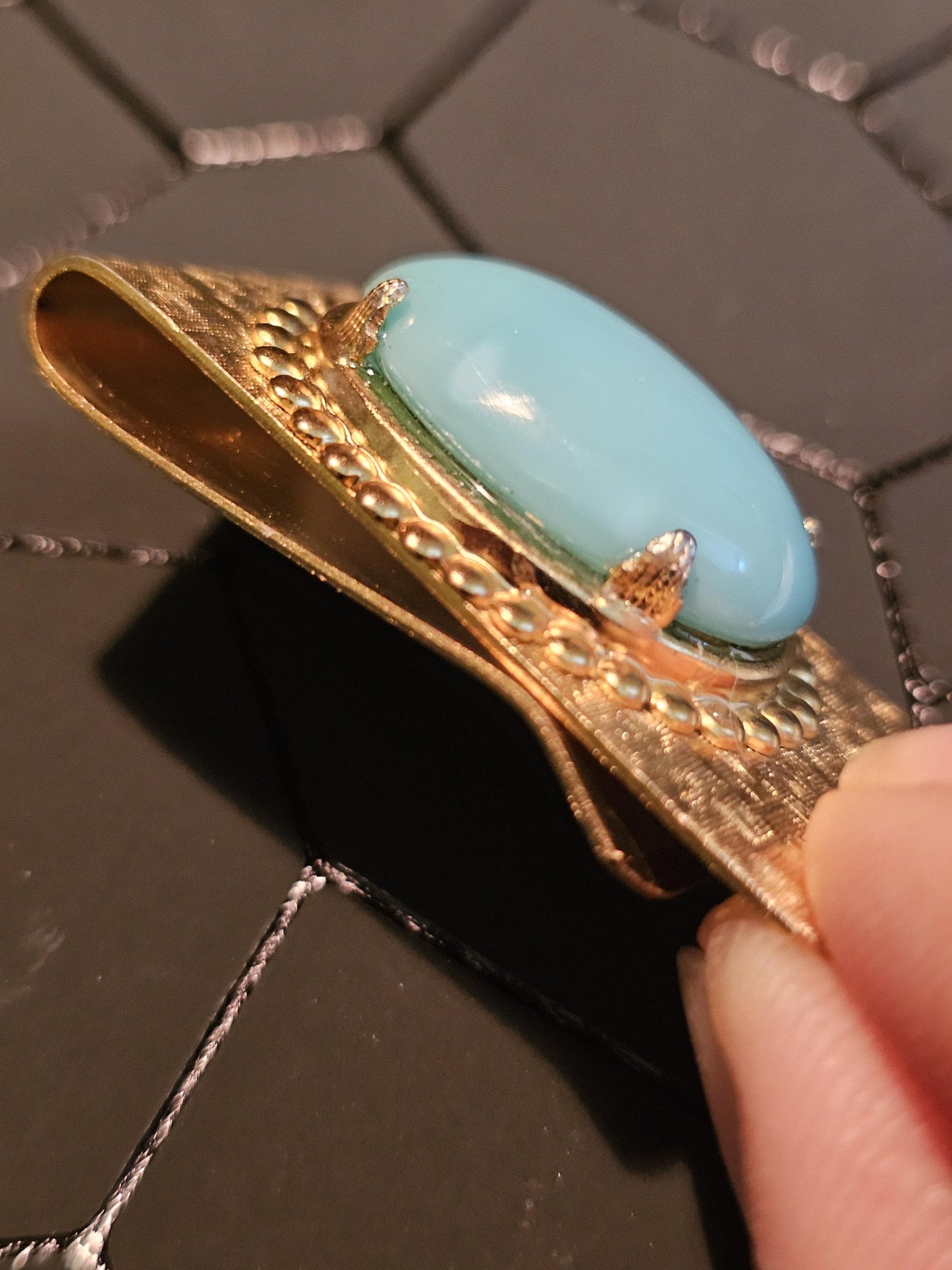 Uranium Glass Money Clip Gold or Silver 25x18 mm Oval cut Round top Cabochon cut vintage Uranium Glass stone that glows under black/UV light