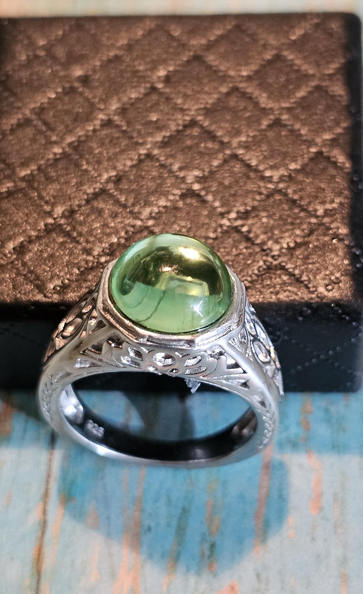 Uranium Glass Ring READ DESCRIPTION Sterling Silver with vintage Cabochon cut Round top Uranium glass stone that glows under black/UV light