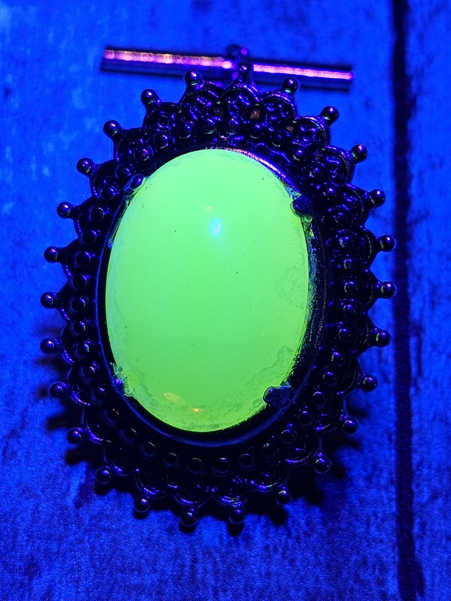 Uranium Glass Tie Tack vintage 1970s with a vintage 18x13 mm Oval cut Uranium Glass stone that glows under black / UV light