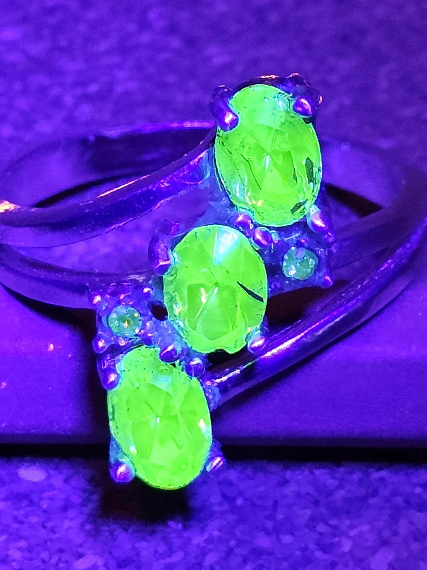 Uranium Glass Oval cut Ring size 7 new Sterling Silver with three vintage 6x4 mm Uranium glass stones that glow under black / UV light