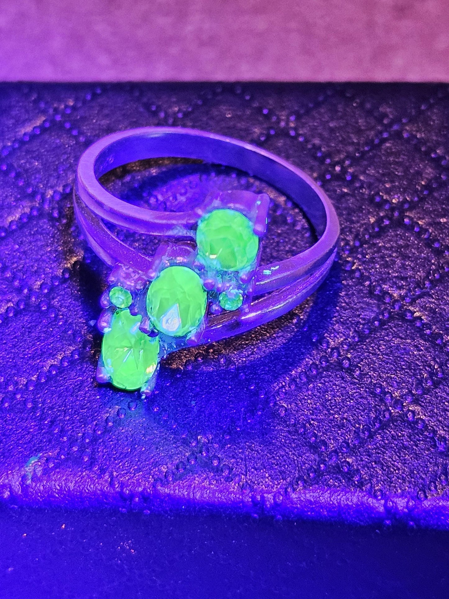 Uranium Glass Oval cut Ring size 7 new Sterling Silver with three vintage 6x4 mm Uranium glass stones that glow under black / UV light