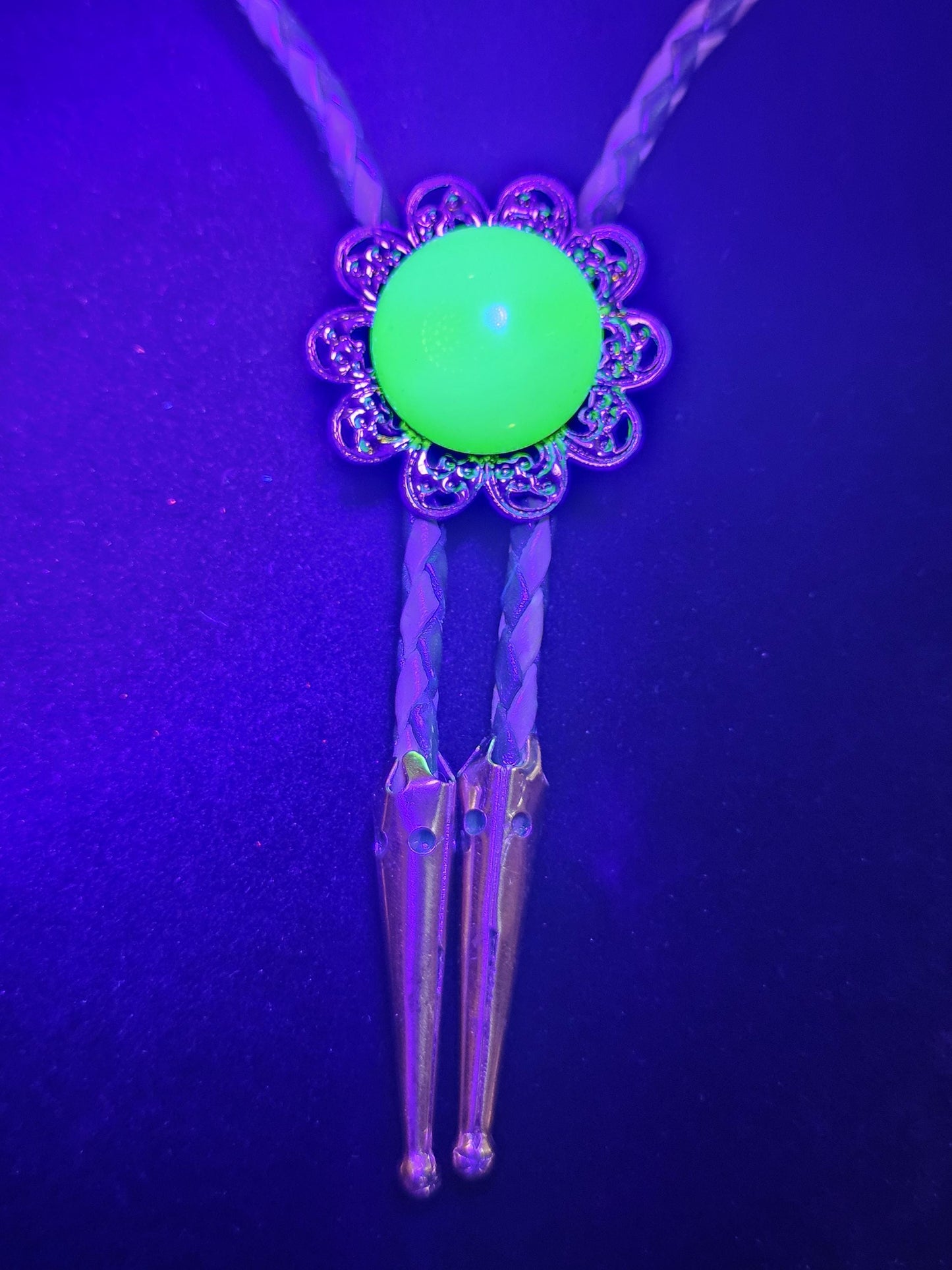 Uranium Glass Bolo Tie Gold color w/ Green 18 mm Round cut Round top Cabochon cut vintage Uranium Glass stone that glows under black/UV ligh