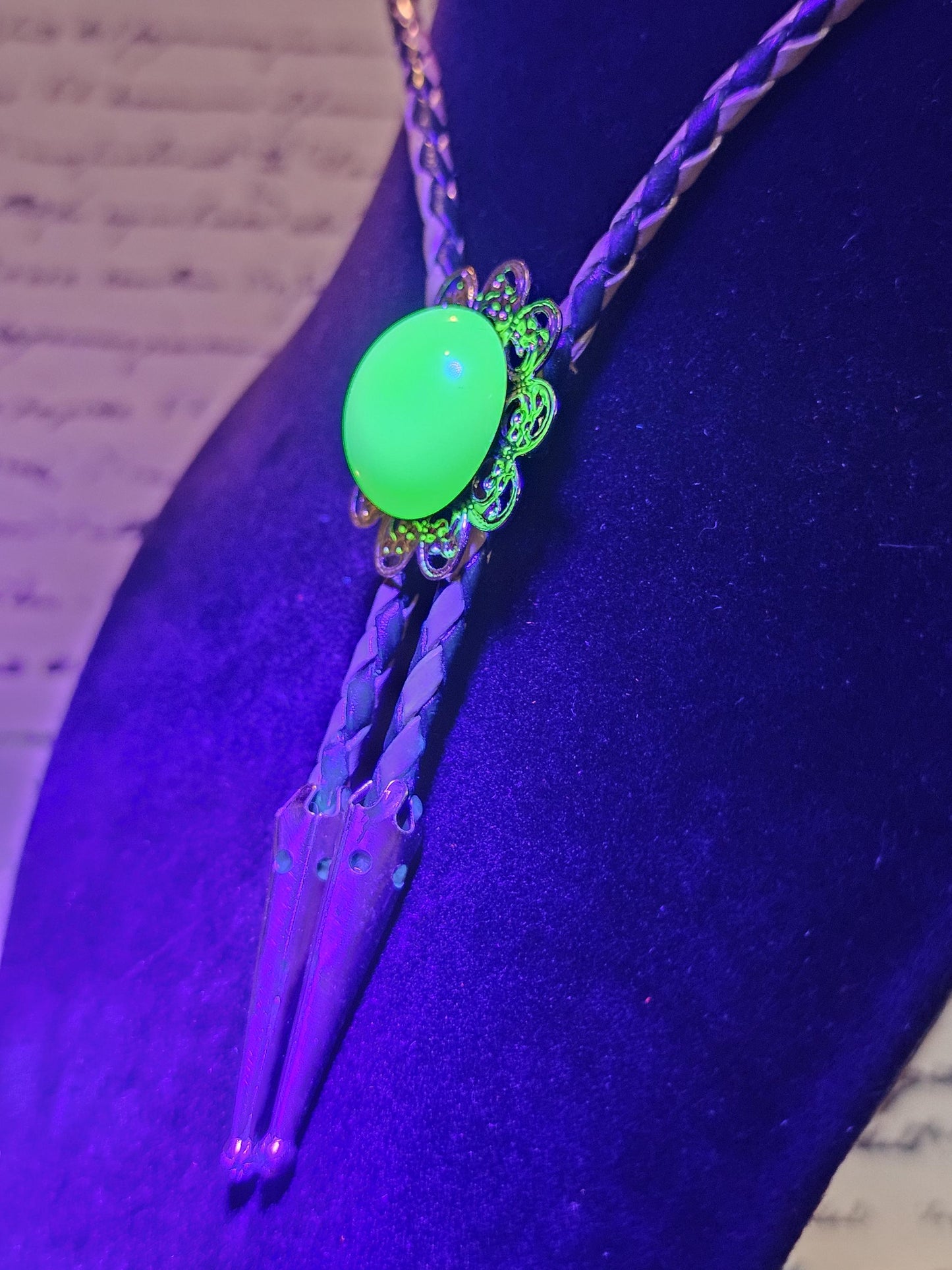 Uranium Glass Bolo Tie Gold color w/ Green 18 mm Round cut Round top Cabochon cut vintage Uranium Glass stone that glows under black/UV ligh