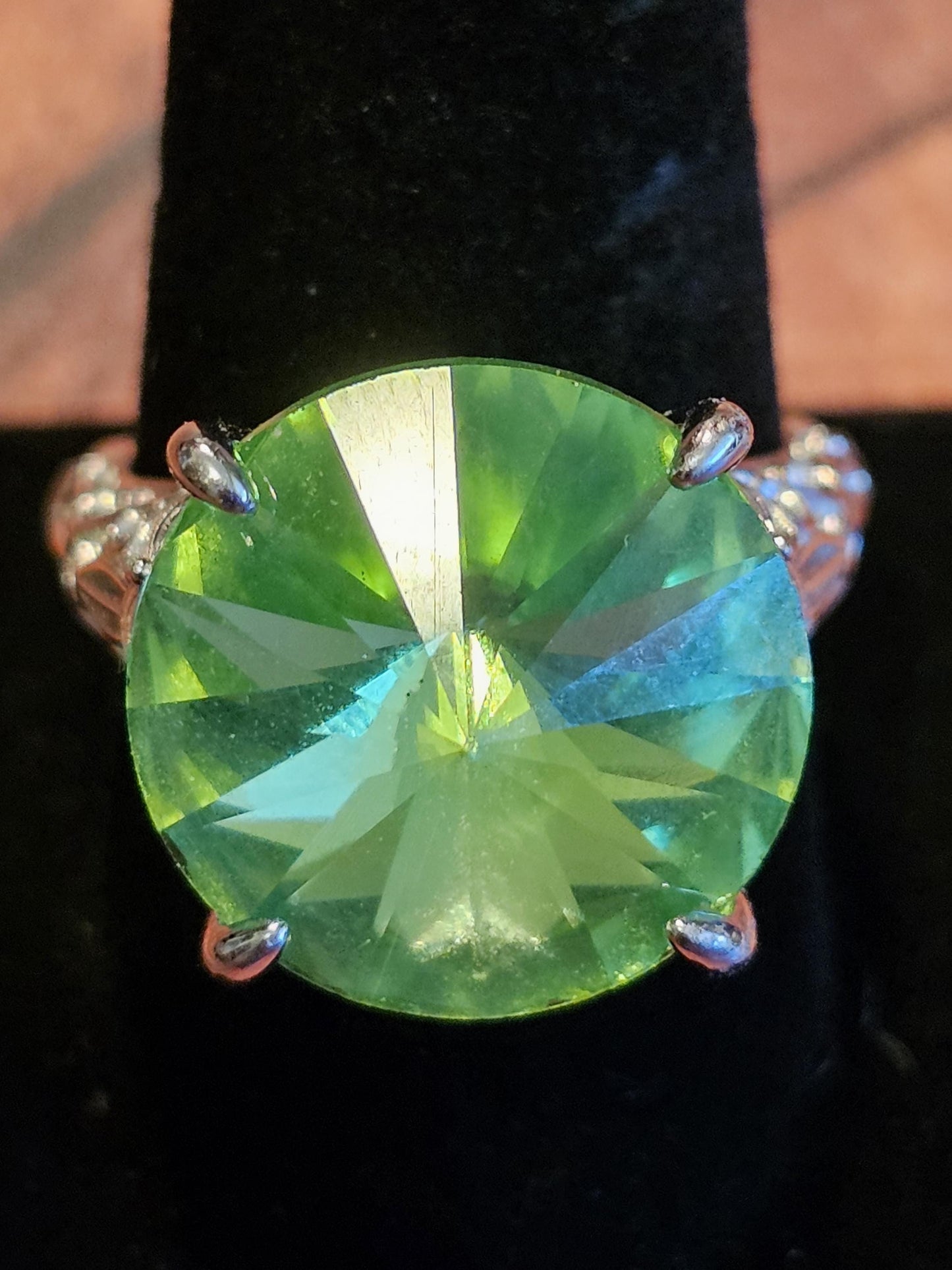 Uranium Glass Round cut Ring size 9.5 with a large 18 mm vintage Uranium glass Rivolis style Round cut stone that glows under black/UV light