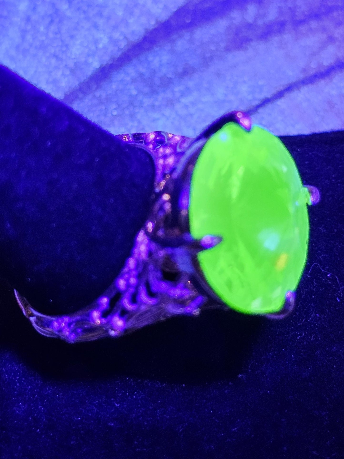 Uranium Glass Round cut Ring size 9.5 with a large 18 mm vintage Uranium glass Rivolis style Round cut stone that glows under black/UV light