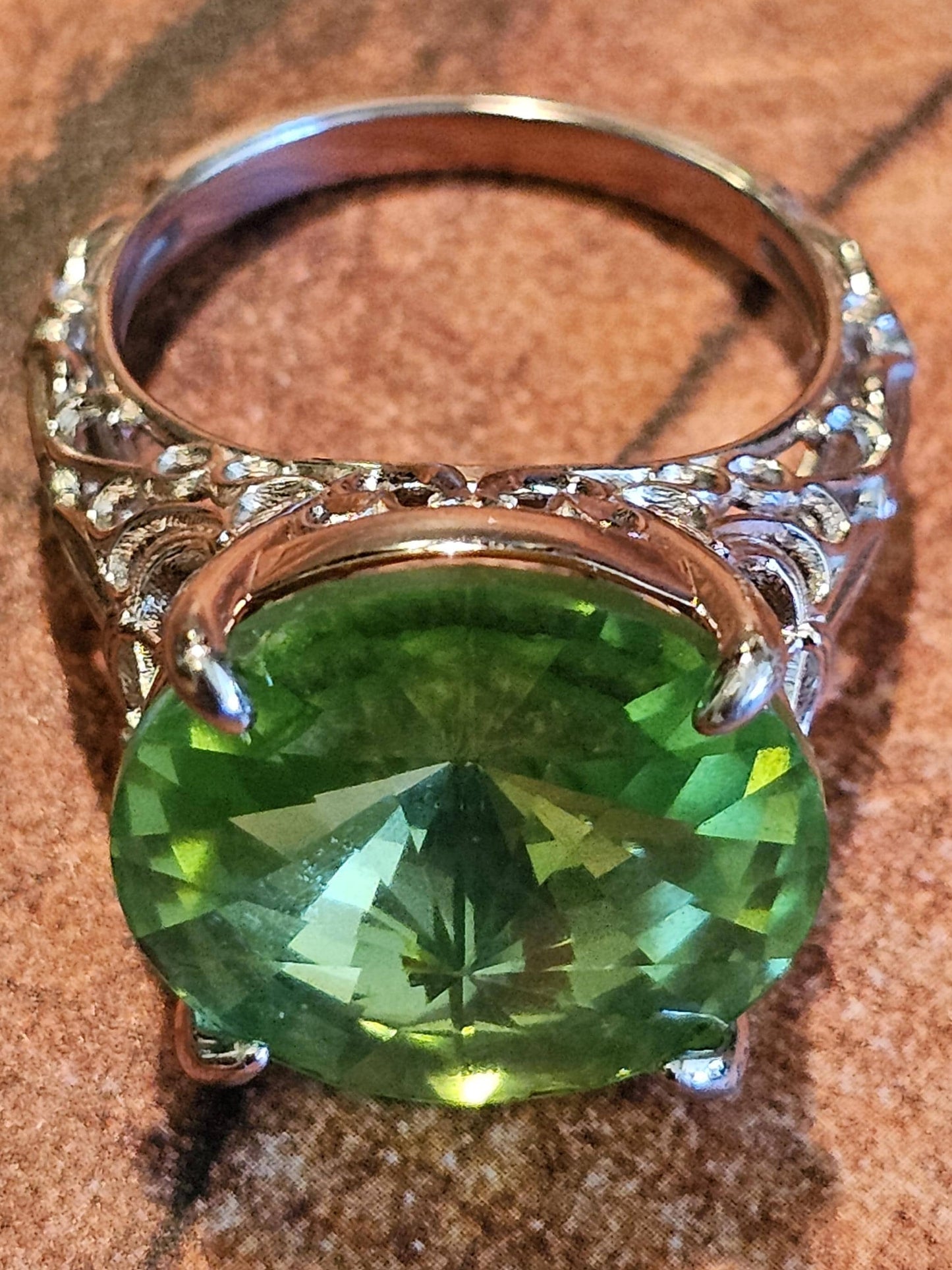 Uranium Glass Round cut Ring size 9.5 with a large 18 mm vintage Uranium glass Rivolis style Round cut stone that glows under black/UV light