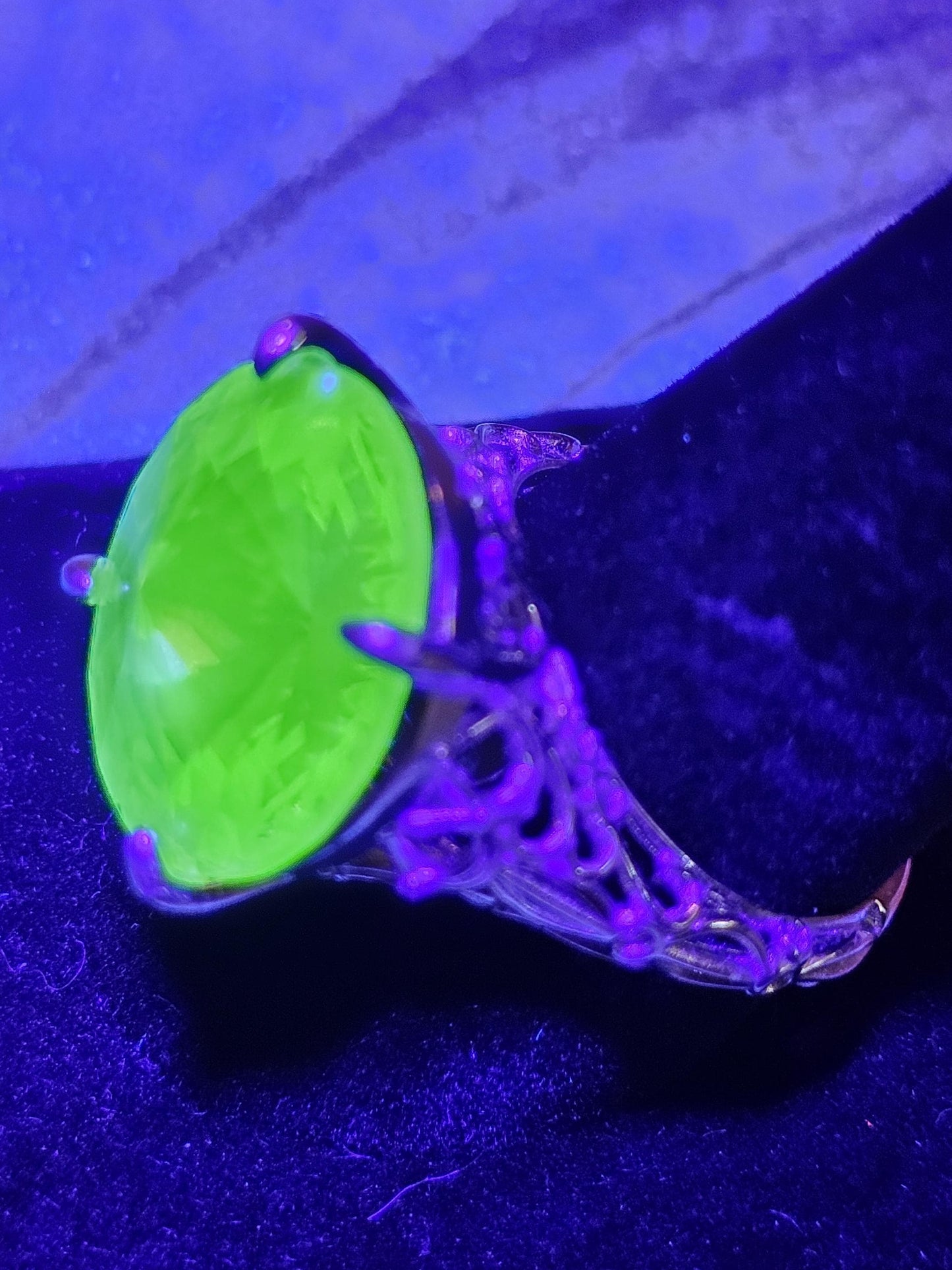 Uranium Glass Round cut Ring size 9.5 with a large 18 mm vintage Uranium glass Rivolis style Round cut stone that glows under black/UV light