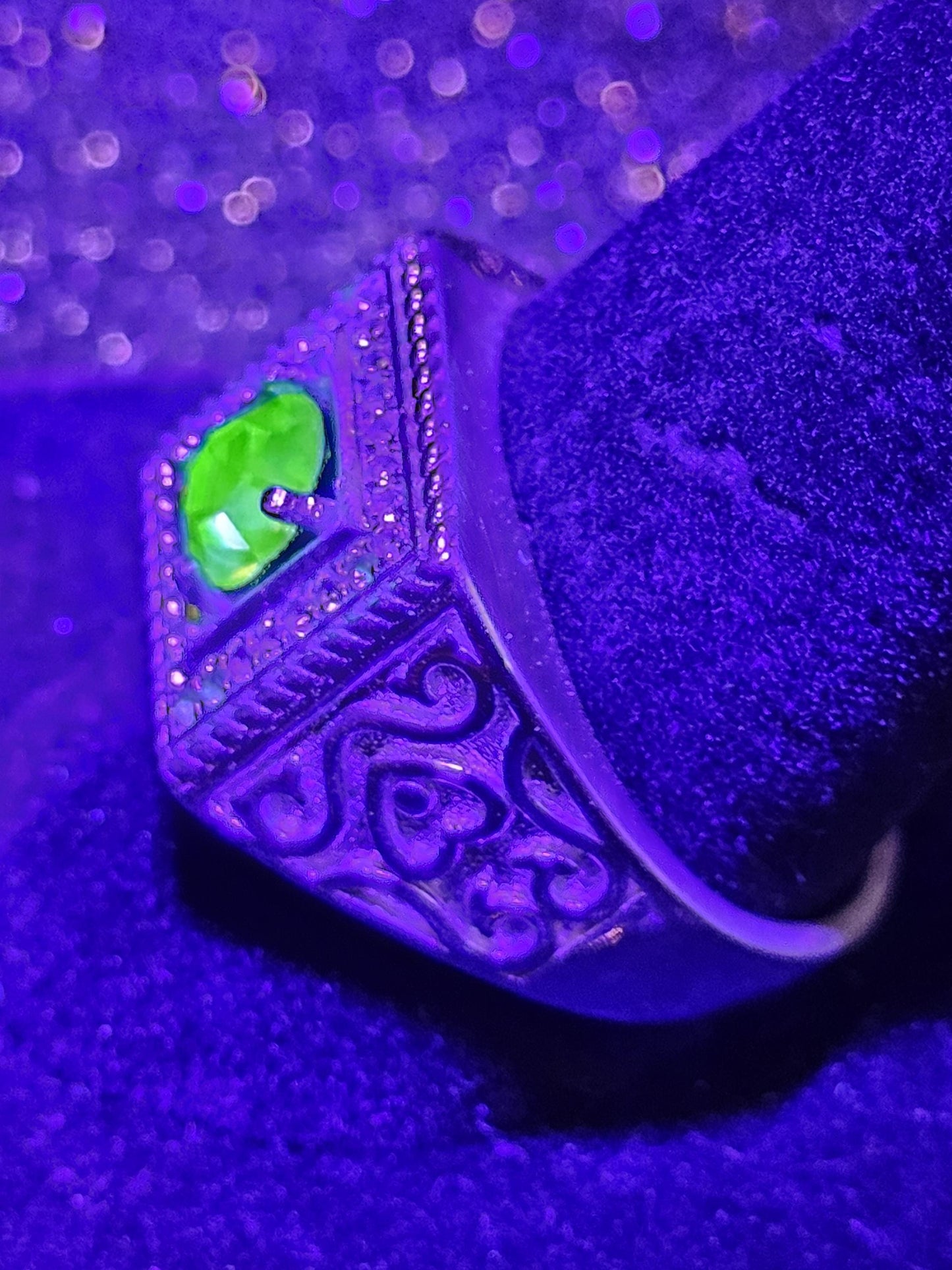 Uranium Glass Men's Ring size 10.5 new Sterling Silver with a vintage Round cut Uranium glass stone that glows under black / UV light