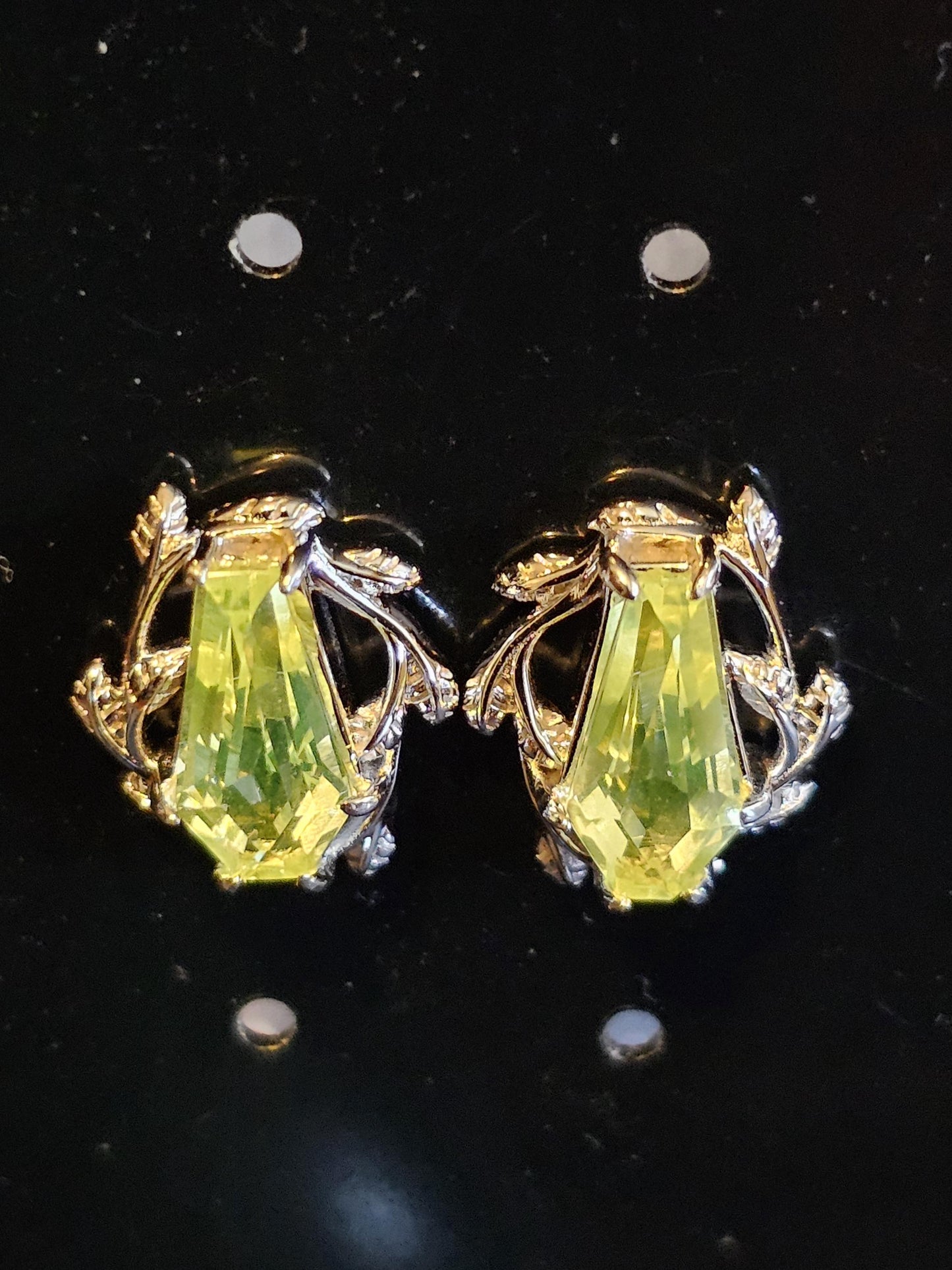 Uranium Glass Coffin cut Earrings in new Sterling Silver with Czech glass 10x5.5 mm Uranium Glass stones that glow under black/UV light