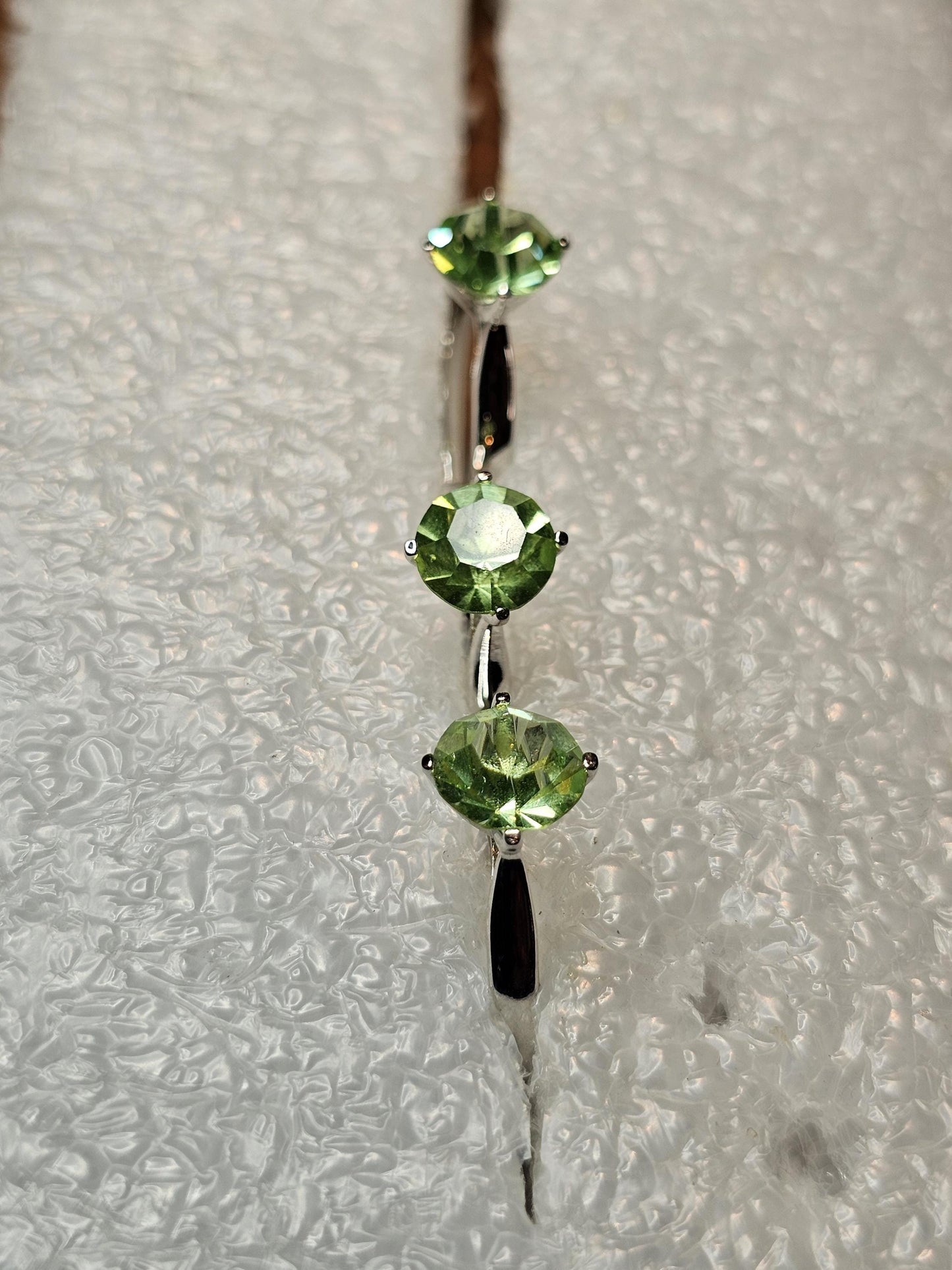 Uranium Glass Round cut Solitaire Ring size 6.5/7/7.5 in new Sterling Silver with 8mm Uranium glass stone that glows under black/UV light