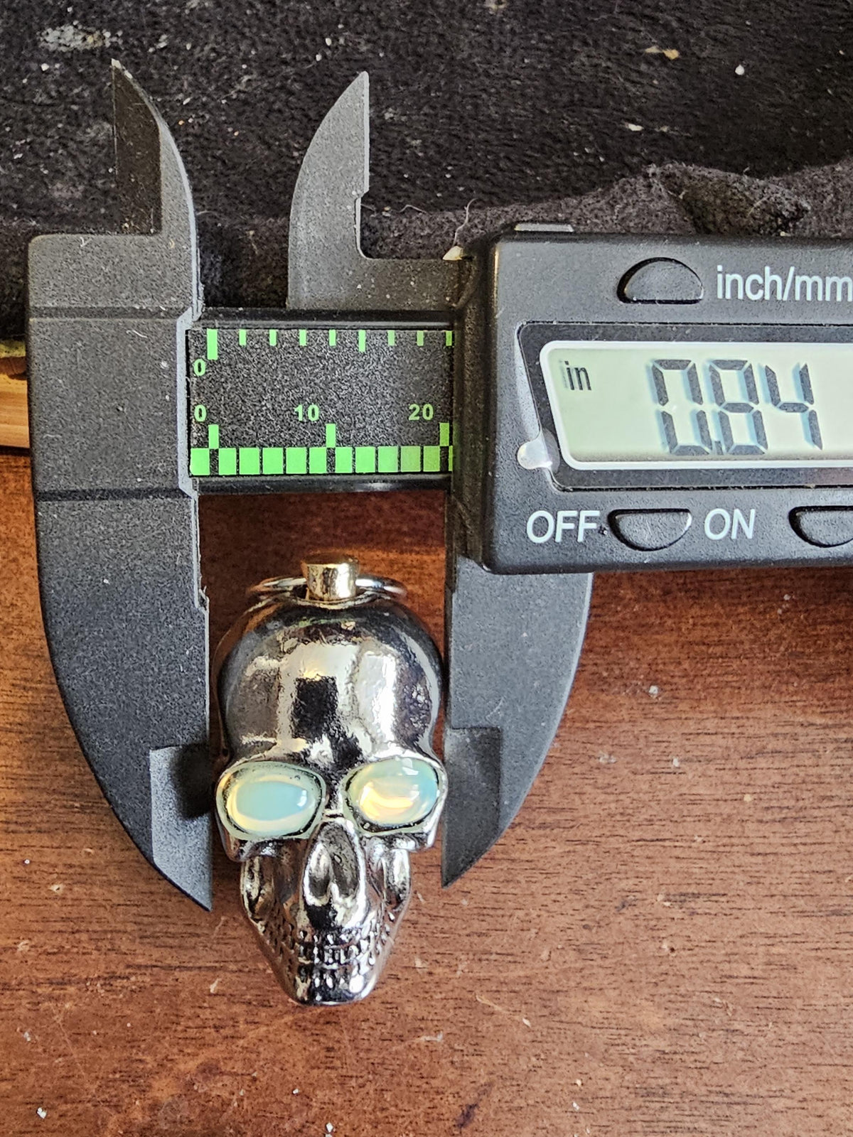 Uranium glass Skull Keychain this 1.25-in tall zinc alloy skull contains two White vintage 8x6 oval vintage Uranium glass stones in its eyes