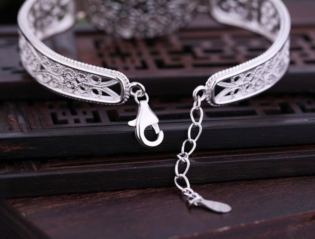 Uranium Glass Bracelet new Sterling Silver with a large vintage Jade colored Uranium glass Oval stone that glows under black / UV light