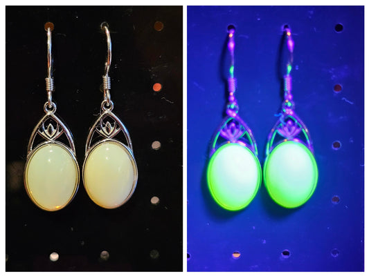 Boucles d'oreilles en verre d'uranium en argent sterling neuf avec pierres en verre d'uranium taille ovale vintage qui brillent sous la lumière noire/UV