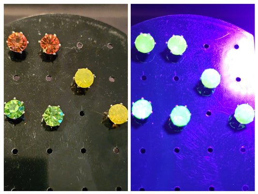 Boucles d'oreilles en verre d'uranium en argent sterling avec de grosses pierres en verre d'uranium vintage, vert jaune ou le rose rare brille sous la lumière noire/UV