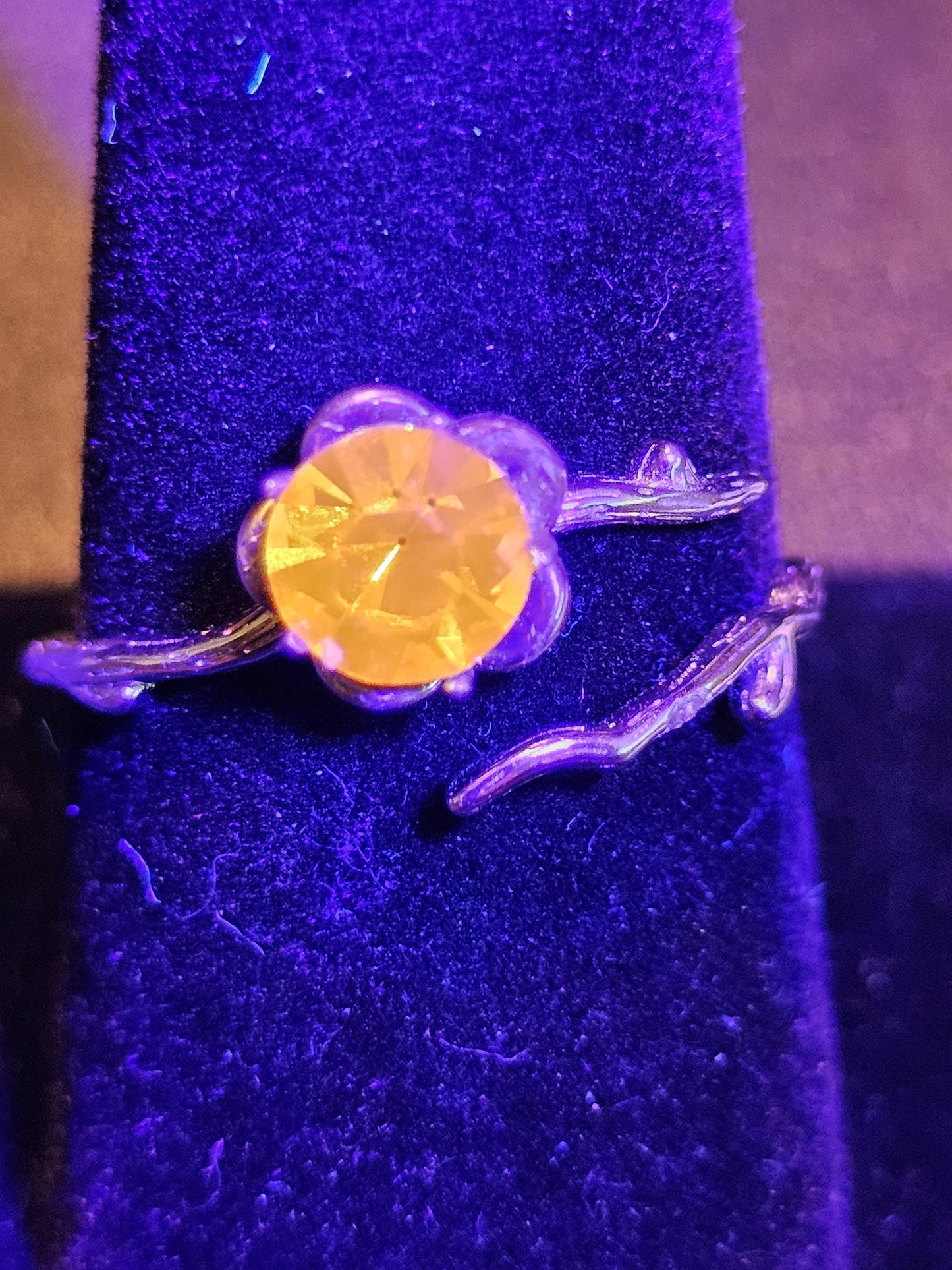 Bague en argent sterling ajustable en verre de cadmium de taille ronde avec pierre de verre de cadmium vintage de 6 mm qui brille sous la lumière noire / UV