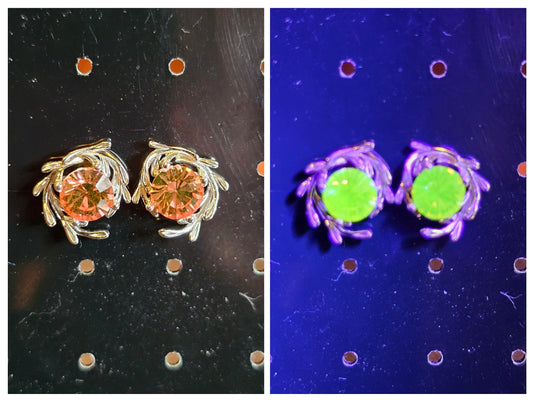 Boucles d'oreilles en verre d'uranium en argent sterling neuf avec pierres de verre d'uranium rose rares de taille ronde vintage de 6 mm qui brillent sous la lumière noire/UV