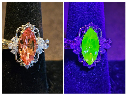 Bague en verre d'uranium taille marquise toutes tailles style Fleur de Lis argent sterling vintage pierre de verre d'uranium qui brille sous la lumière noire / UV