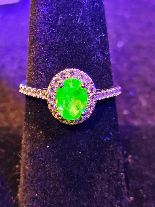 Bague en verre d'uranium taille ovale taille 4,5 à 10,5 en argent sterling neuf avec pierre de verre d'uranium vintage qui brille sous la lumière noire / UV