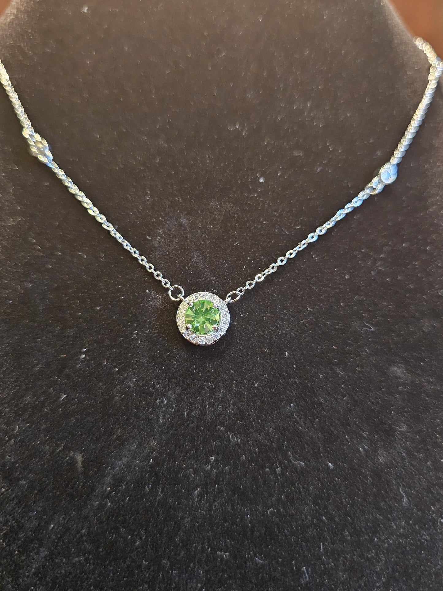 Coffret cadeau de bijoux en verre d'uranium Bague en argent sterling, boucles d'oreilles et collier vintage Le verre d'uranium à coupe ronde brille sous la lumière noire / UV