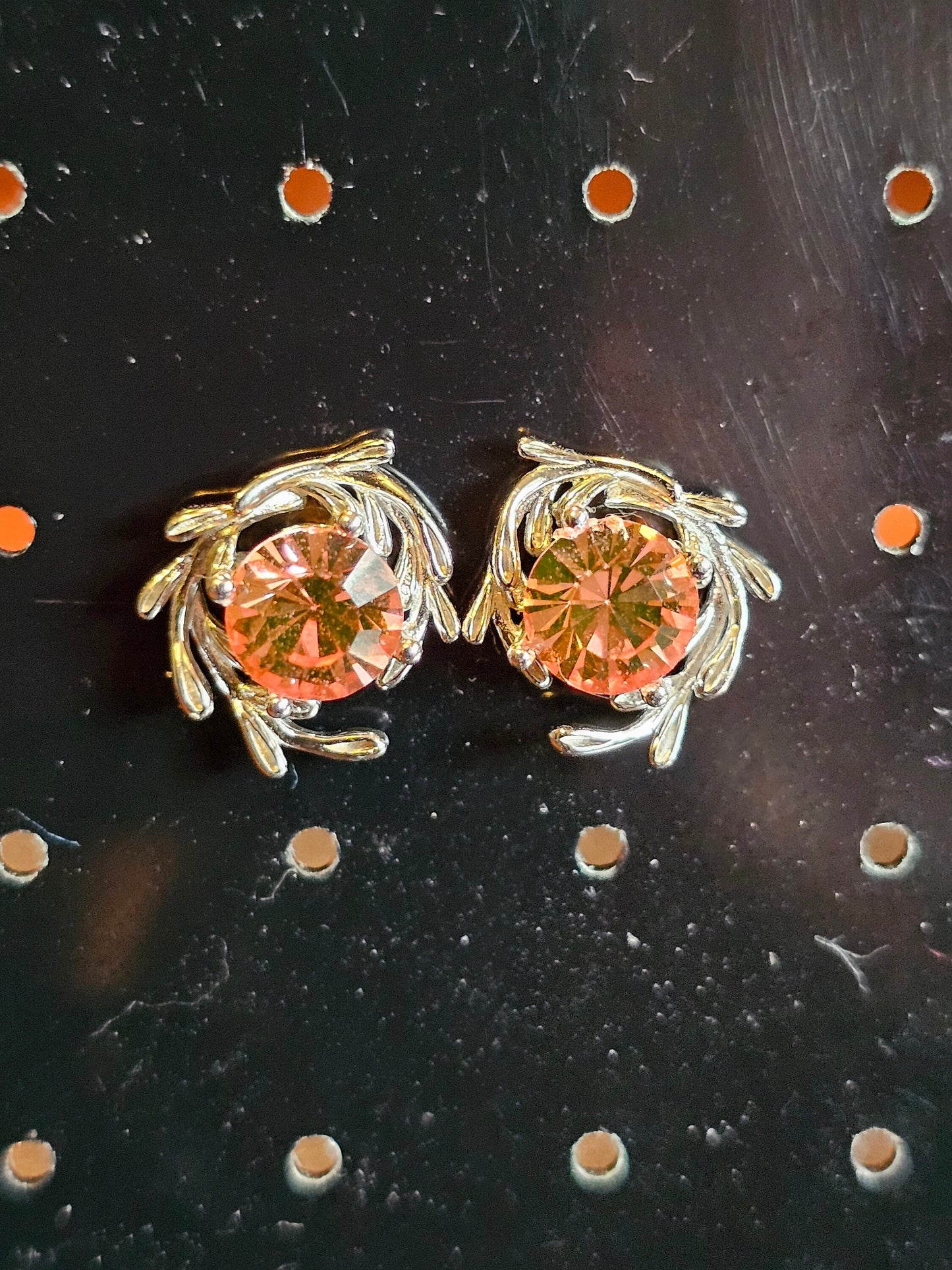 Boucles d'oreilles en verre d'uranium en argent sterling neuf avec pierres de verre d'uranium rose rares de taille ronde vintage de 6 mm qui brillent sous la lumière noire/UV