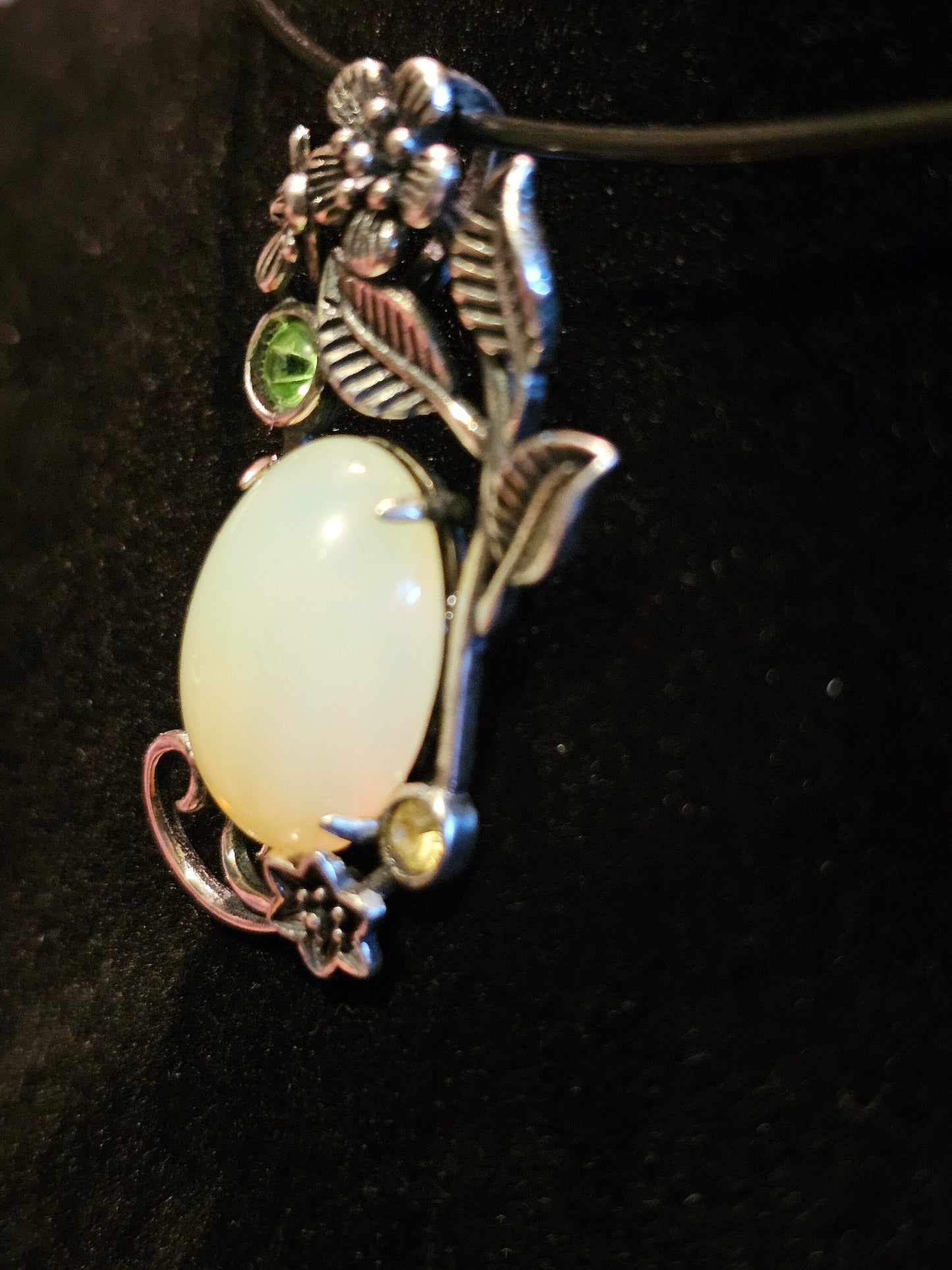 Pendentif en verre d'uranium, magnifique nouveau cadre en argent sterling avec une grande pierre de verre d'uranium vintage 18x13 qui brille sous la lumière noire / UV