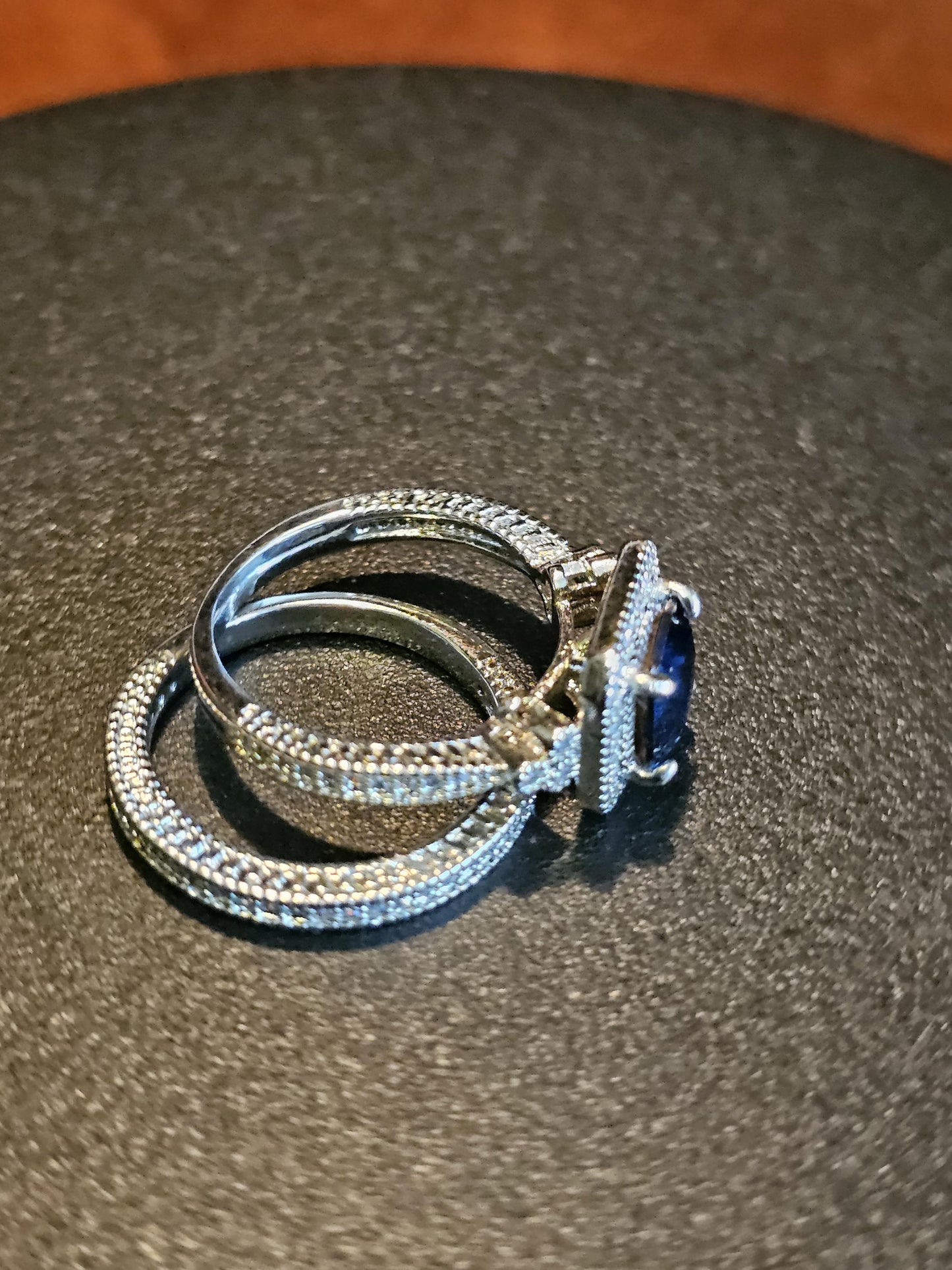 Bague en verre d'uranium taille princesse taille 9 nouvelle argent sterling bleu vintage pierre de taille carrée en verre d'uranium qui brille sous la lumière noire / UV