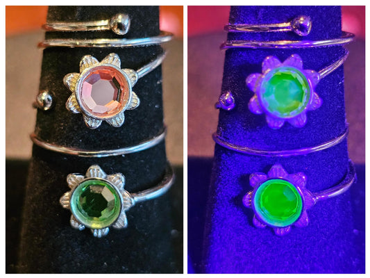 Bague réglable en verre d'uranium, en argent sterling neuf, avec une pierre de verre d'uranium verte ou rose vintage de 6 mm qui brille sous la lumière noire