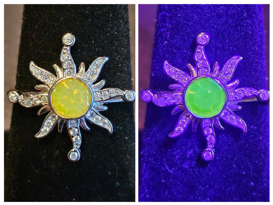 Bague tournesol réglable en verre d'uranium, en argent sterling neuf avec pierres rondes en verre d'uranium vintage de 8 mm qui brillent sous la lumière noire / UV