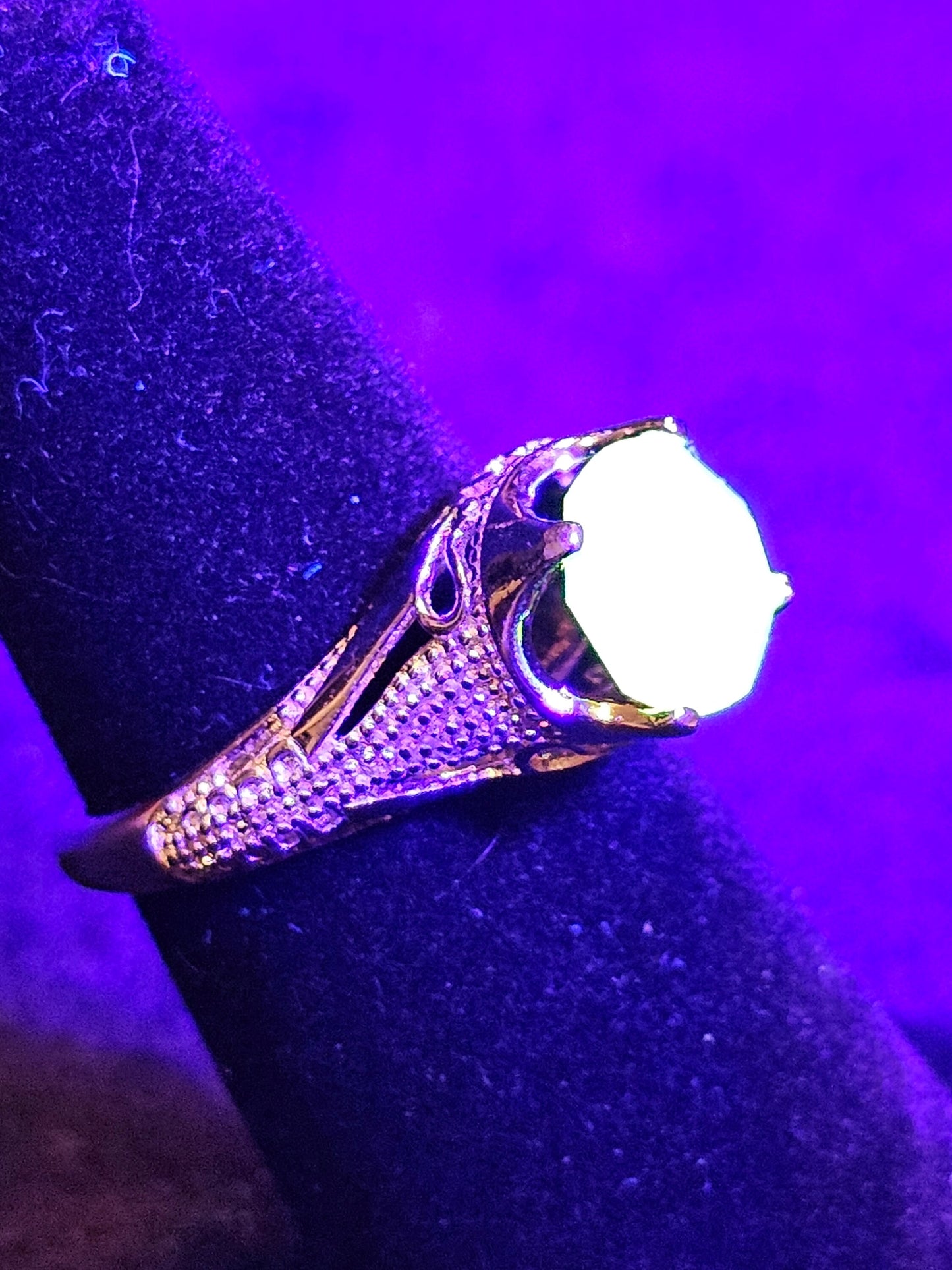Uranium Glass Round cut Ring vintage style new Sterling Silver size 7 vintage Yellow Uranium glass stone that glows under black / UV light