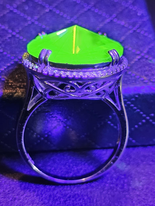 Uranium Glass Round cut Ring in size 9.5 with a large 18 mm vintage Uranium glass Rivolis style stone that glows under black / UV light