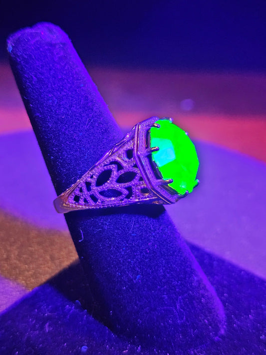 Bague ronde en verre d'uranium Art Déco en taille 6,5, 7, 7,5 Grande pierre vintage en verre d'uranium en argent sterling qui brille sous la lumière noire/UV