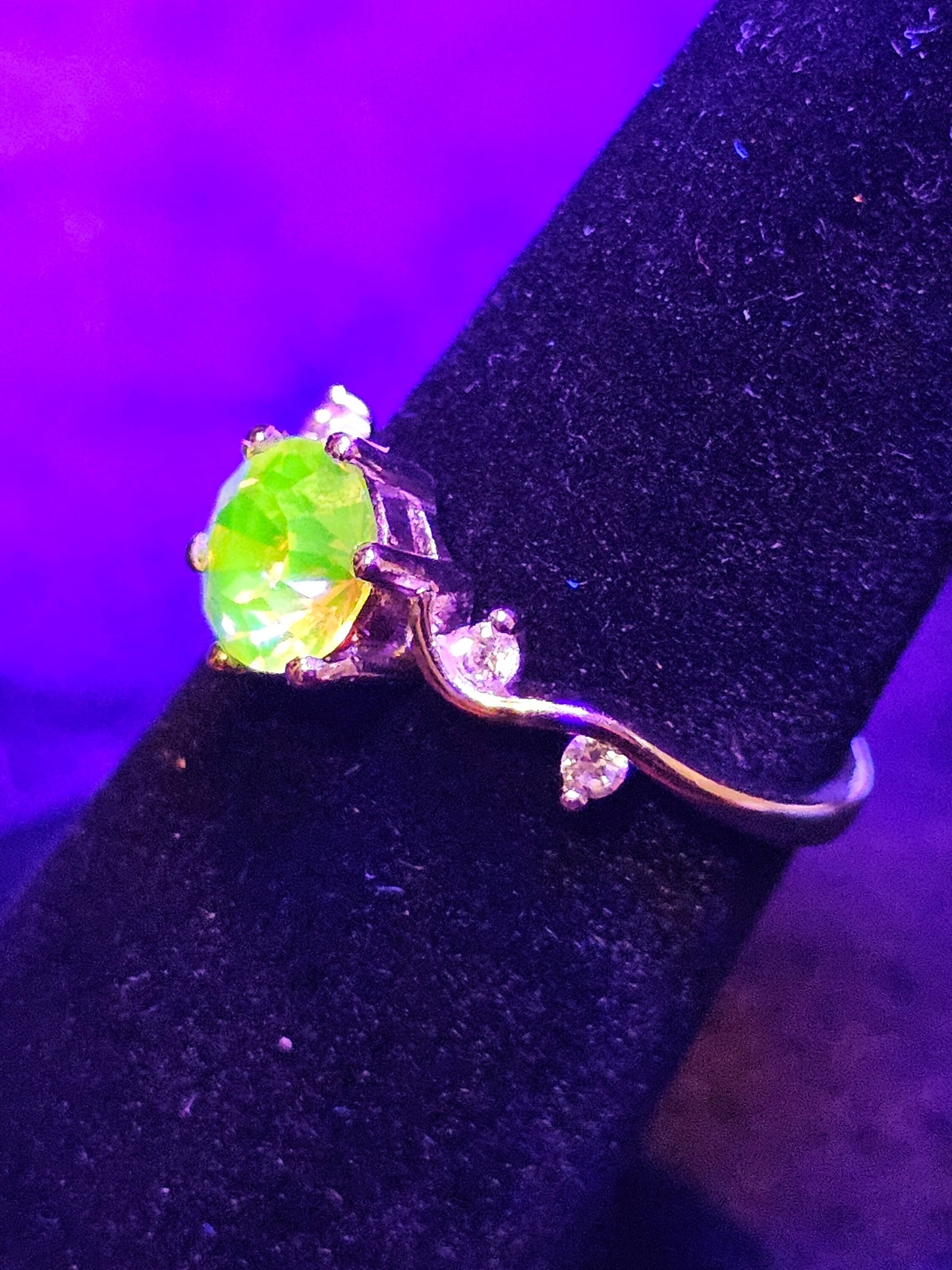 Uranium Glass Round cut Ring size 5 to 10 new Sterling Silver with a vintage rare Pink Uranium glass stone that glows under black / UV light