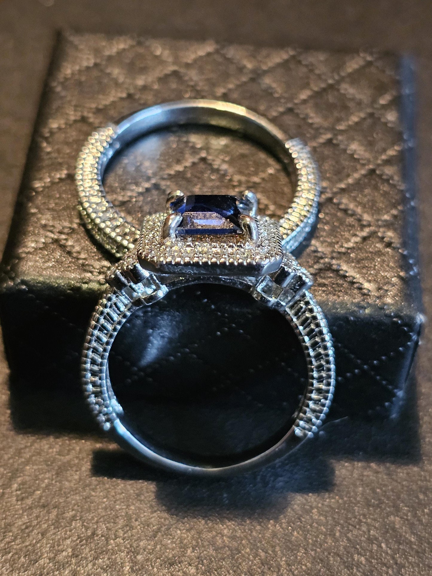 Bague en verre d'uranium taille princesse taille 9 nouvelle argent sterling bleu vintage pierre de taille carrée en verre d'uranium qui brille sous la lumière noire / UV