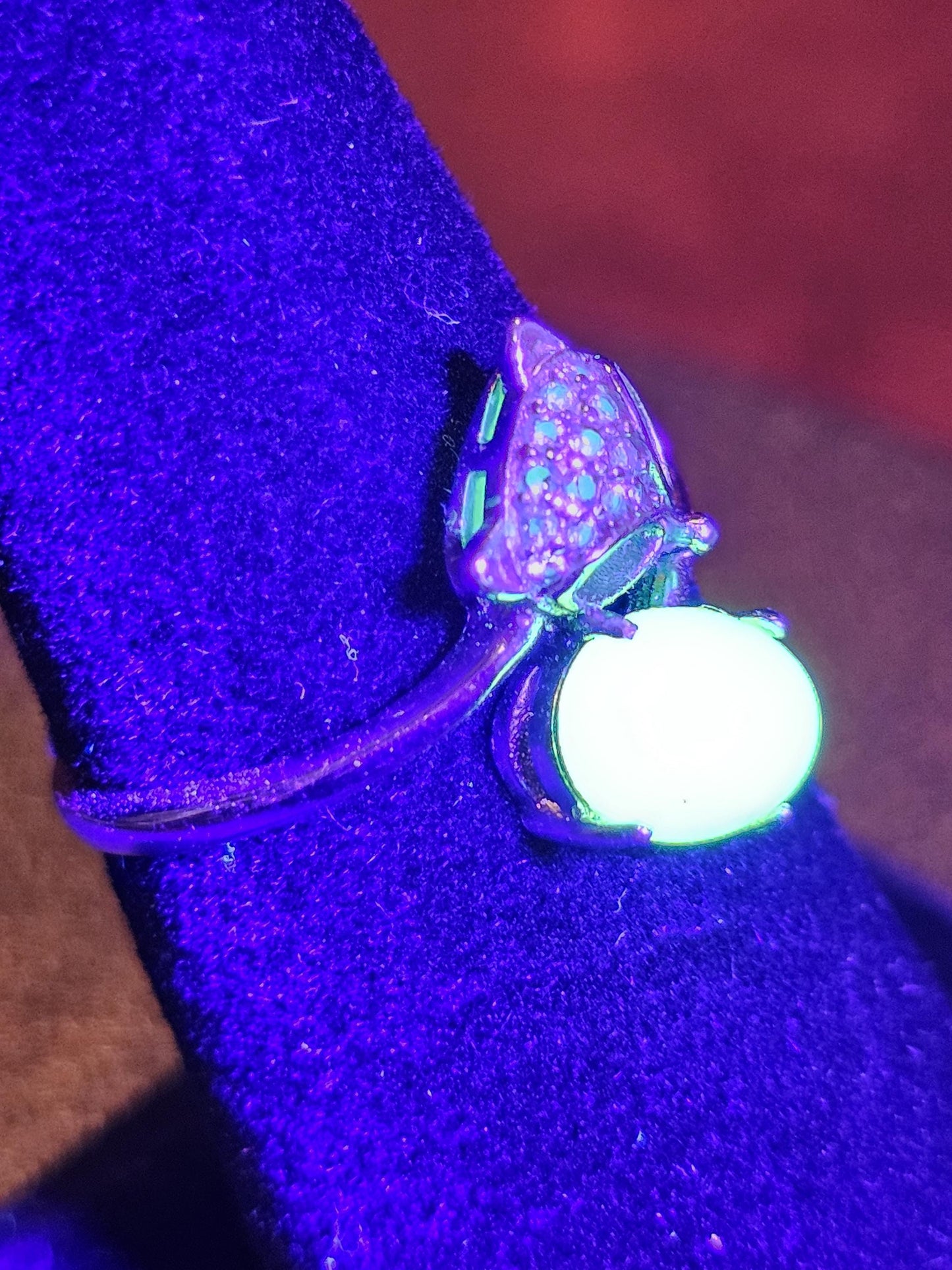 Bague renard en verre d'uranium Taille réglable en argent sterling neuf avec une pierre de verre d'uranium de taille ovale vintage qui brille sous la lumière noire / UV