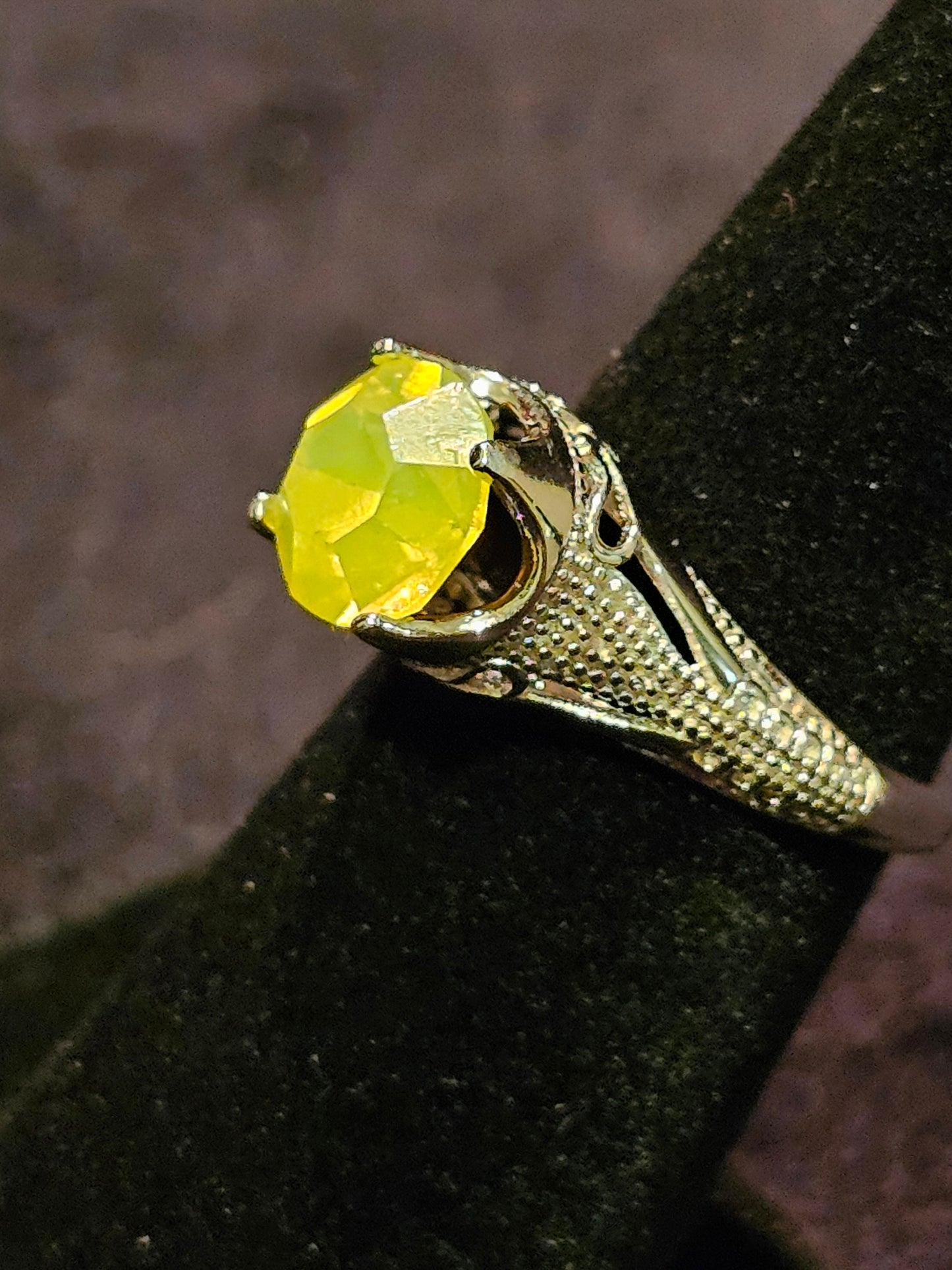 Uranium Glass Round cut Ring vintage style new Sterling Silver size 7 vintage Yellow Uranium glass stone that glows under black / UV light