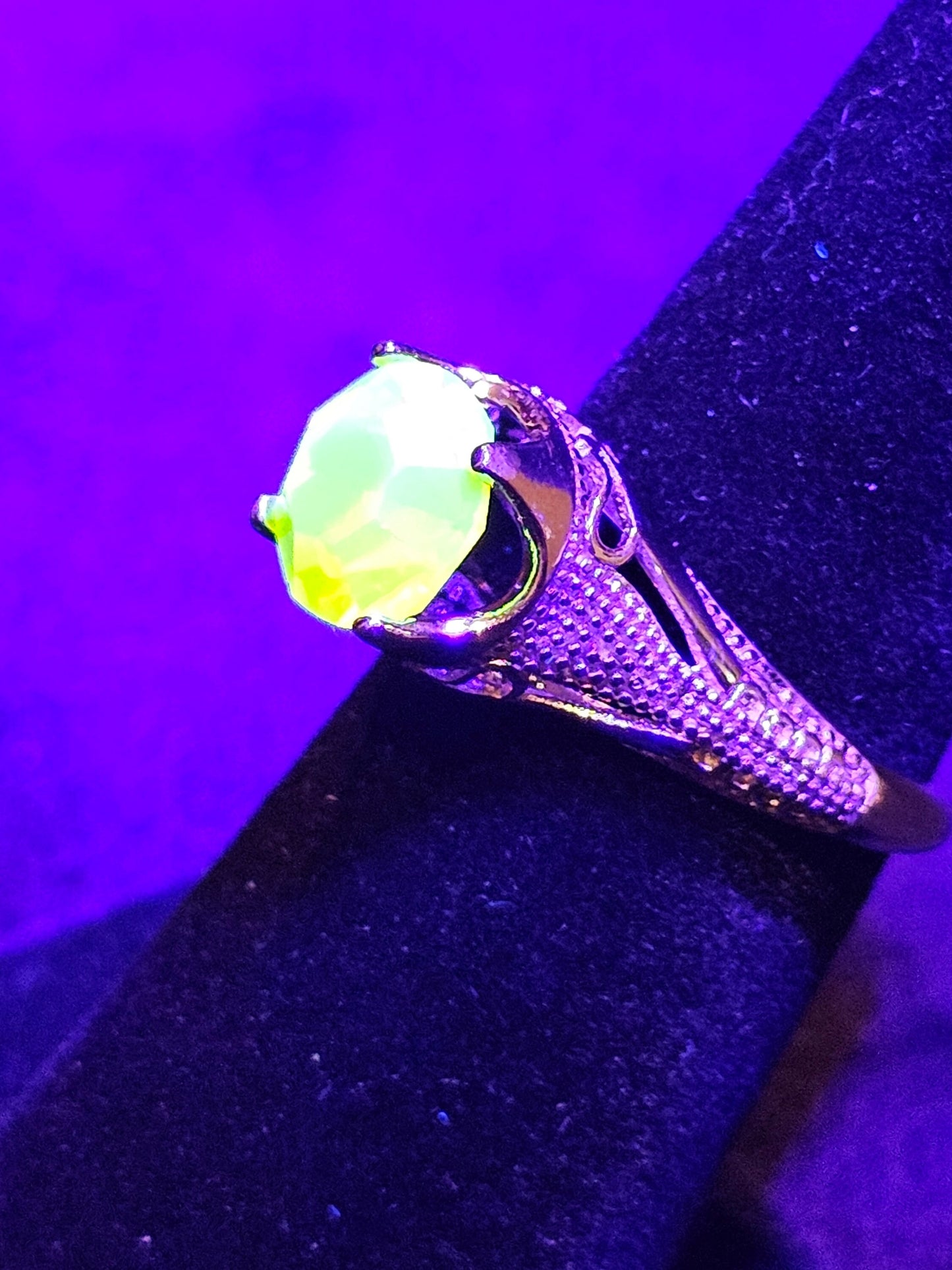 Uranium Glass Round cut Ring vintage style new Sterling Silver size 7 vintage Yellow Uranium glass stone that glows under black / UV light