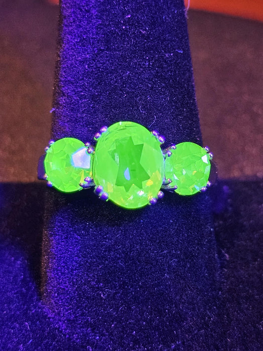 Bague en verre d'uranium ovale et ronde taille 8,5 en argent sterling neuf avec 3 pierres de verre d'uranium vintage qui brillent sous la lumière noire / UV