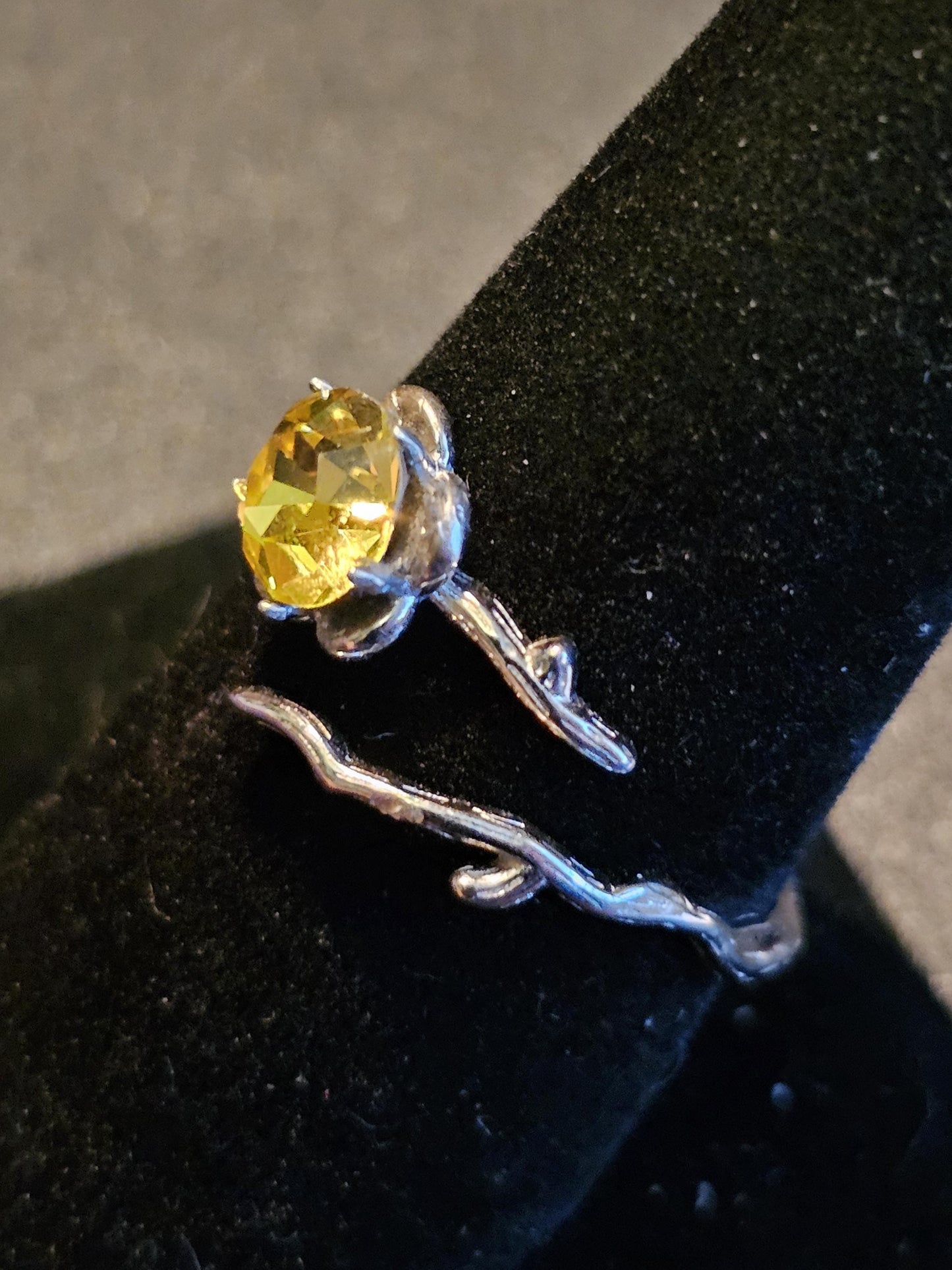 Bague en argent sterling ajustable en verre de cadmium de taille ronde avec pierre de verre de cadmium vintage de 6 mm qui brille sous la lumière noire / UV